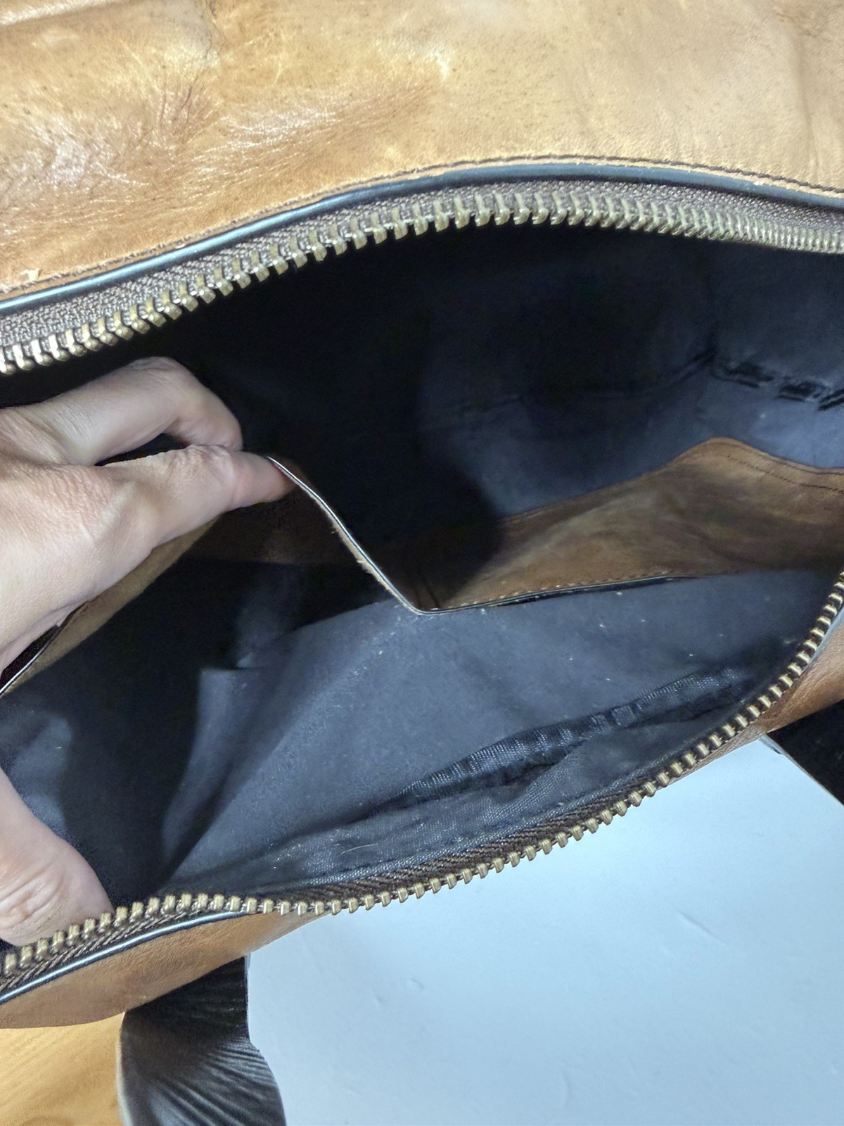 BANANA REPUBLIC Brown / cognac Italian Leather Briefcase Messenger Bag high end