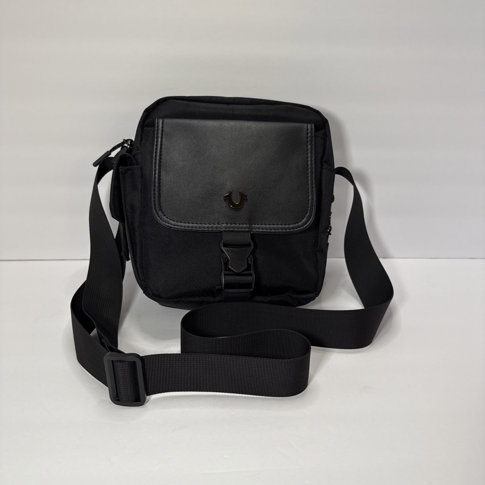 True Religion Unisex Crossbody Bag Black, Adjustable Travel Buckle