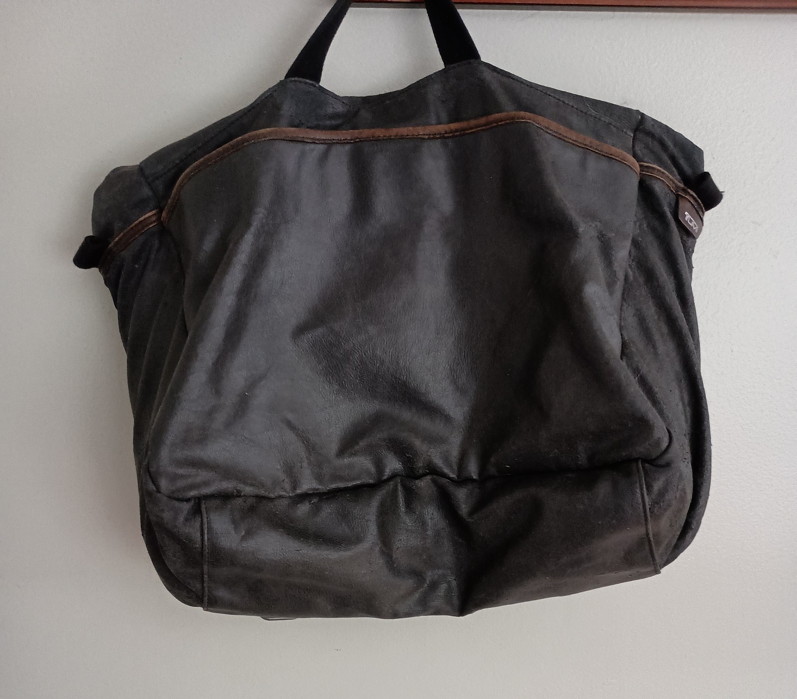 Tumi T-Tech Leather Messenger Bag Flap Zipper Snap Laptop Travel School Brown