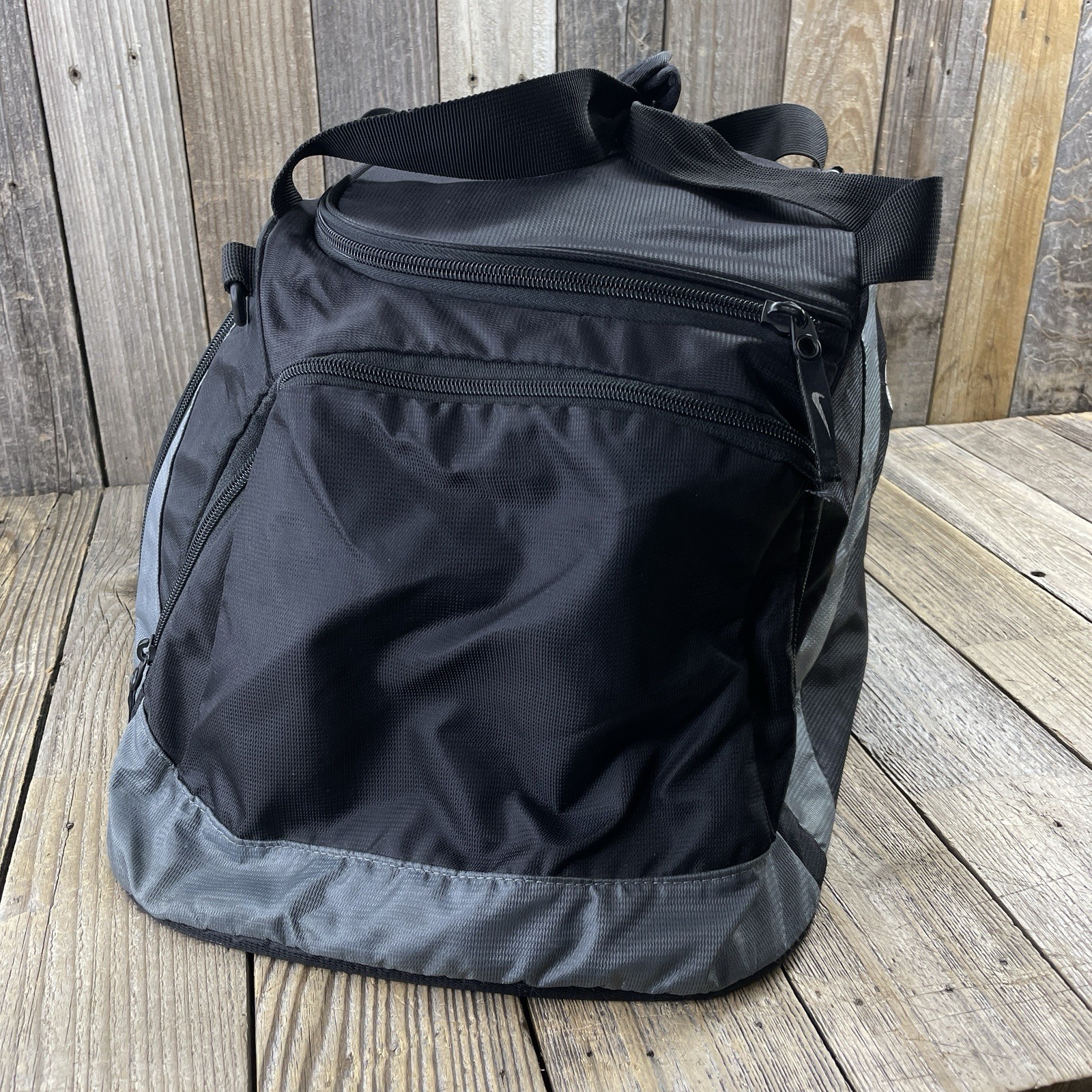 Nike Golf Black Gray Gym Duffle Bag Hard Bottom Shoe Pouch 21” x 12.5” x 11” GUC