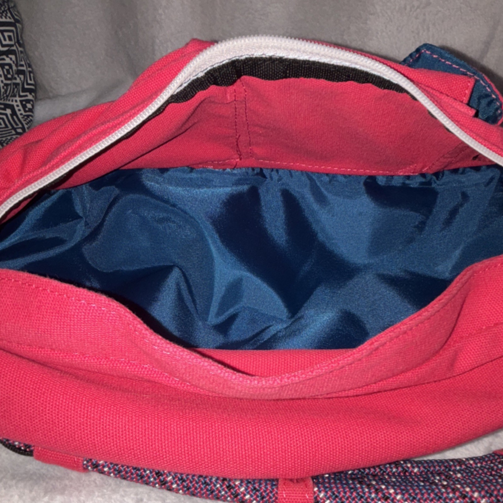 KAVU Lot of 2 Sling Bag Crossbody Adjustable Strap Zipper Geometric Multi