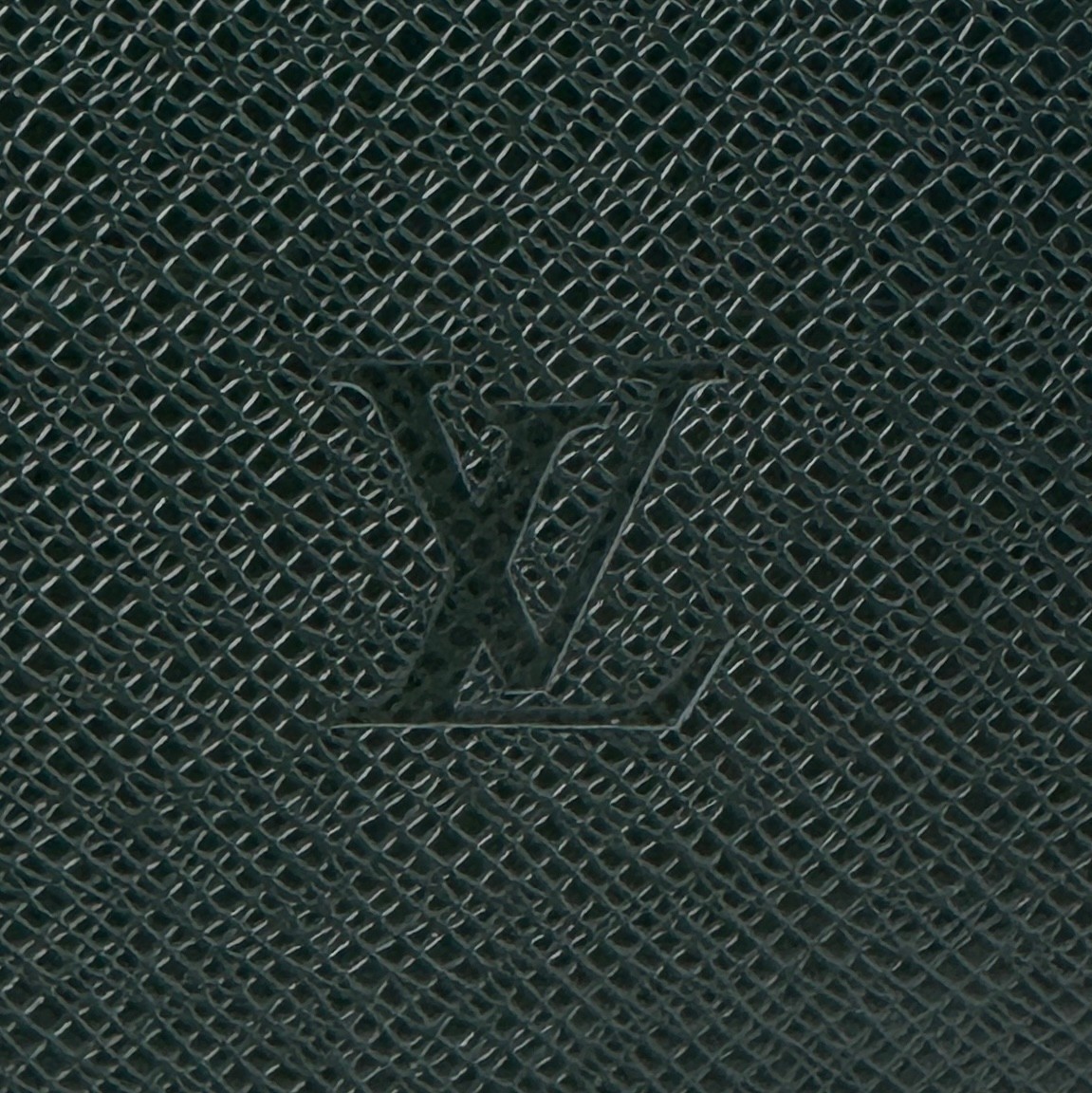 Louis Vuitton Taiga Moskova Briefcase Leather Gold Business bag LV Authentic