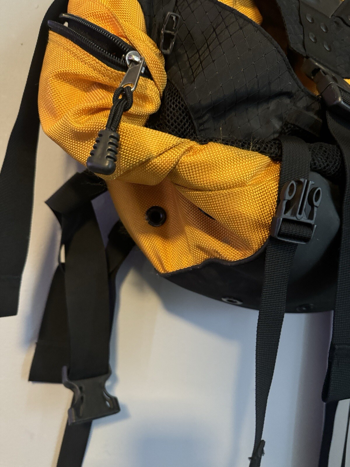 Oakley Icon 1.0 Backpack – Yellow/Black – Vintage – Genuine