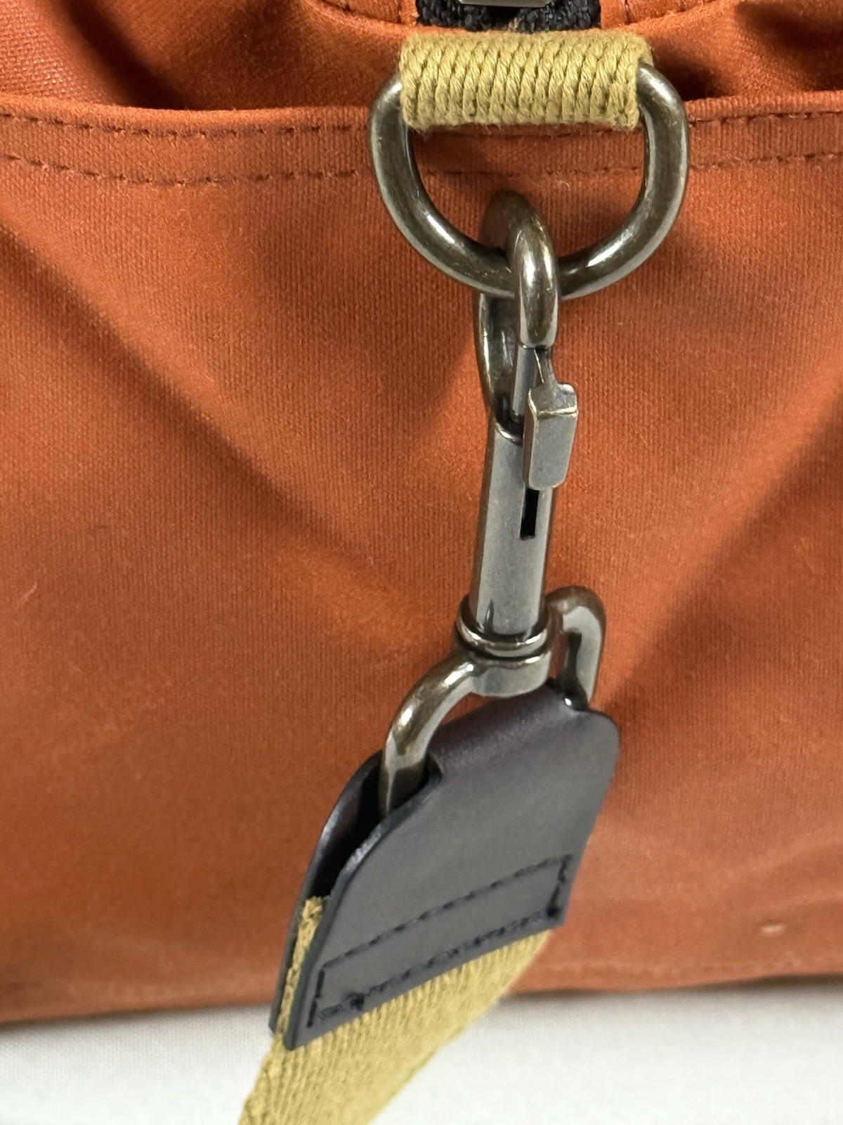 FILSON SMALL TIN CLOTH DUFFLE BAG RUST OS NWT