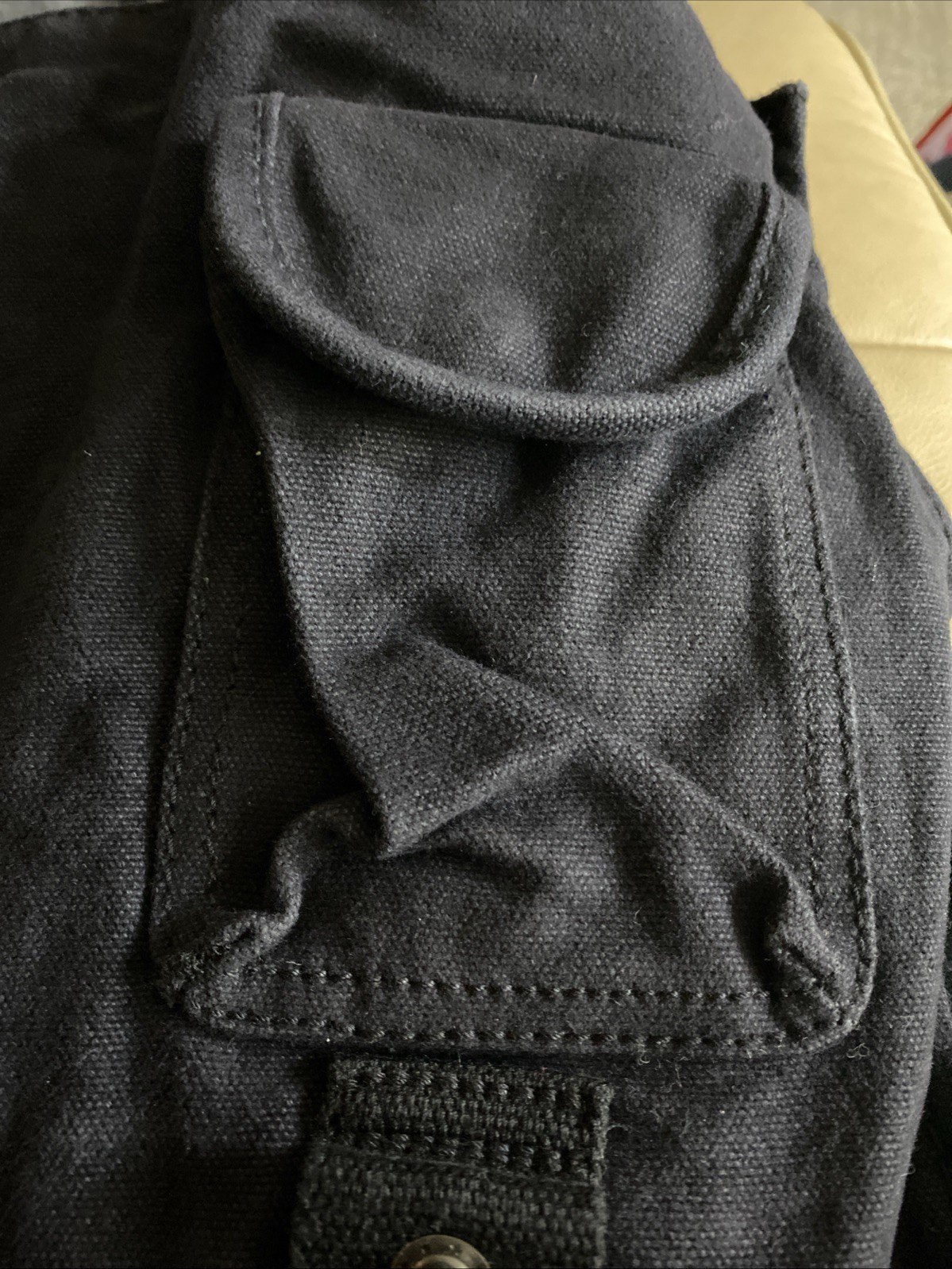 Aeropostale Black Messenger Bag Men Solid Adjustable Strap Inner Outer Pockets
