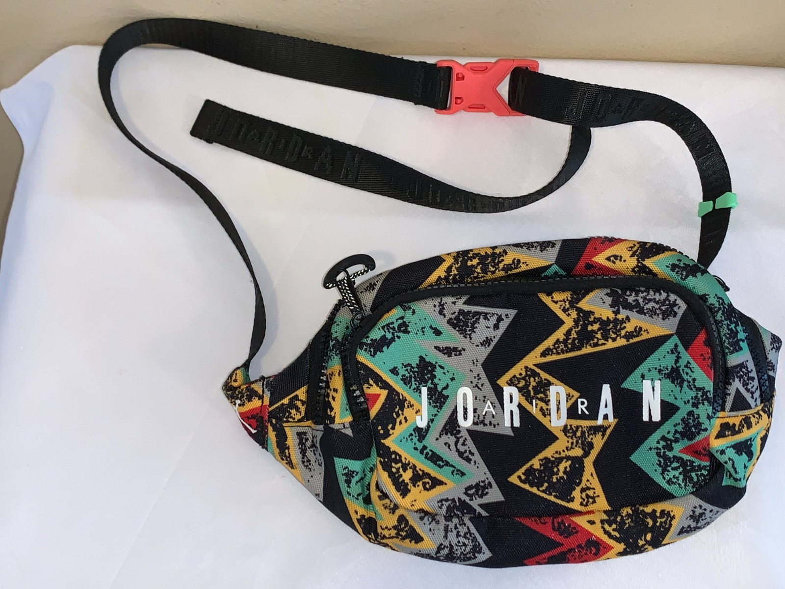 AIR JORDAN RETRO 6 FANNY PACK
