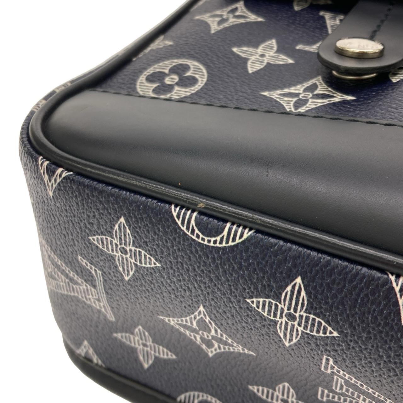 Authentic Louis Vuitton Monogram Savannah (Chapman) Messenger Shoulder Bag M…