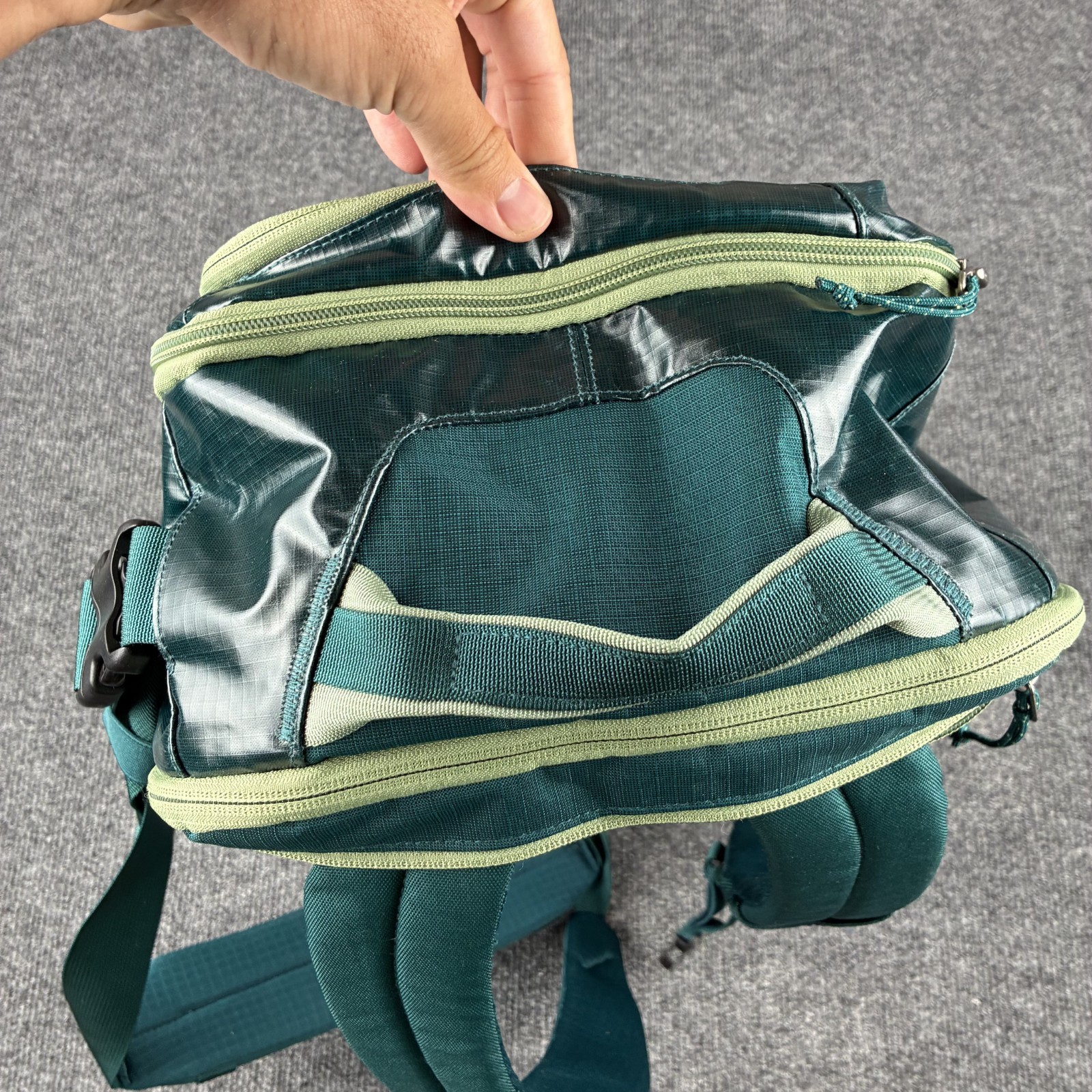 Patagonia Black Hole Mini MLC 26L Green Discontinued Backpack Luggage Shiny