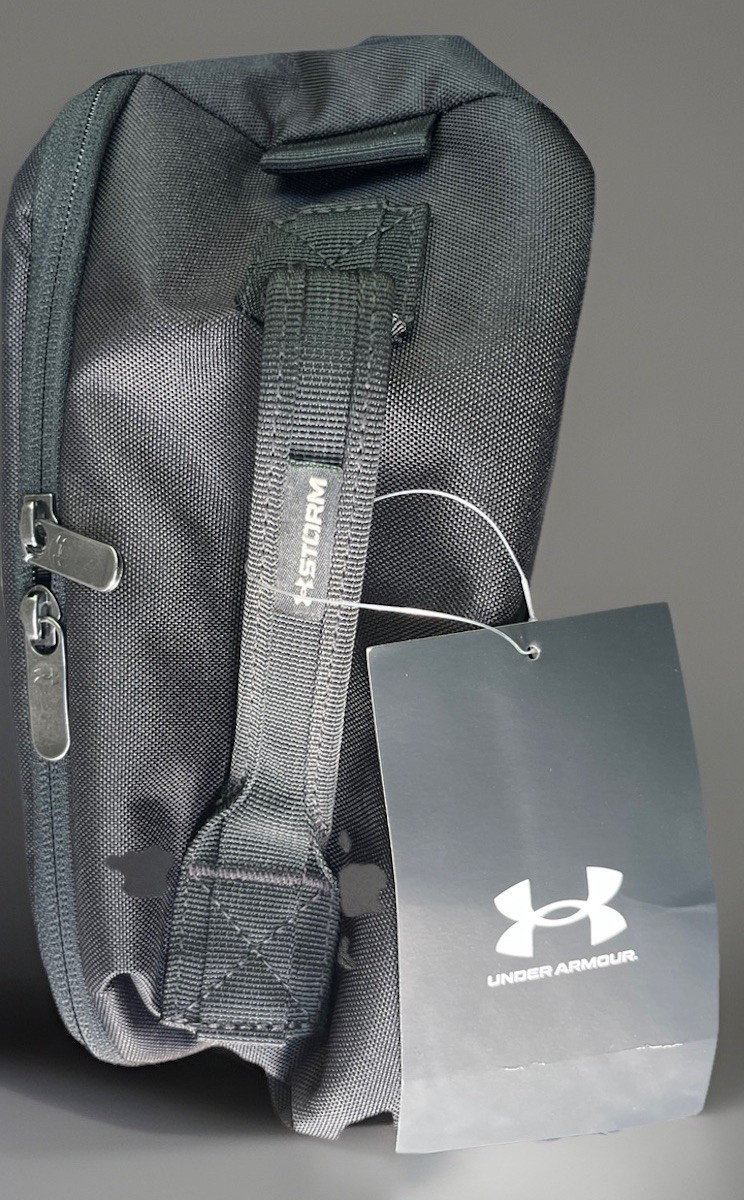 Under Armour “Storm” Golf Shoe Bag – Brand New – Black, Beige