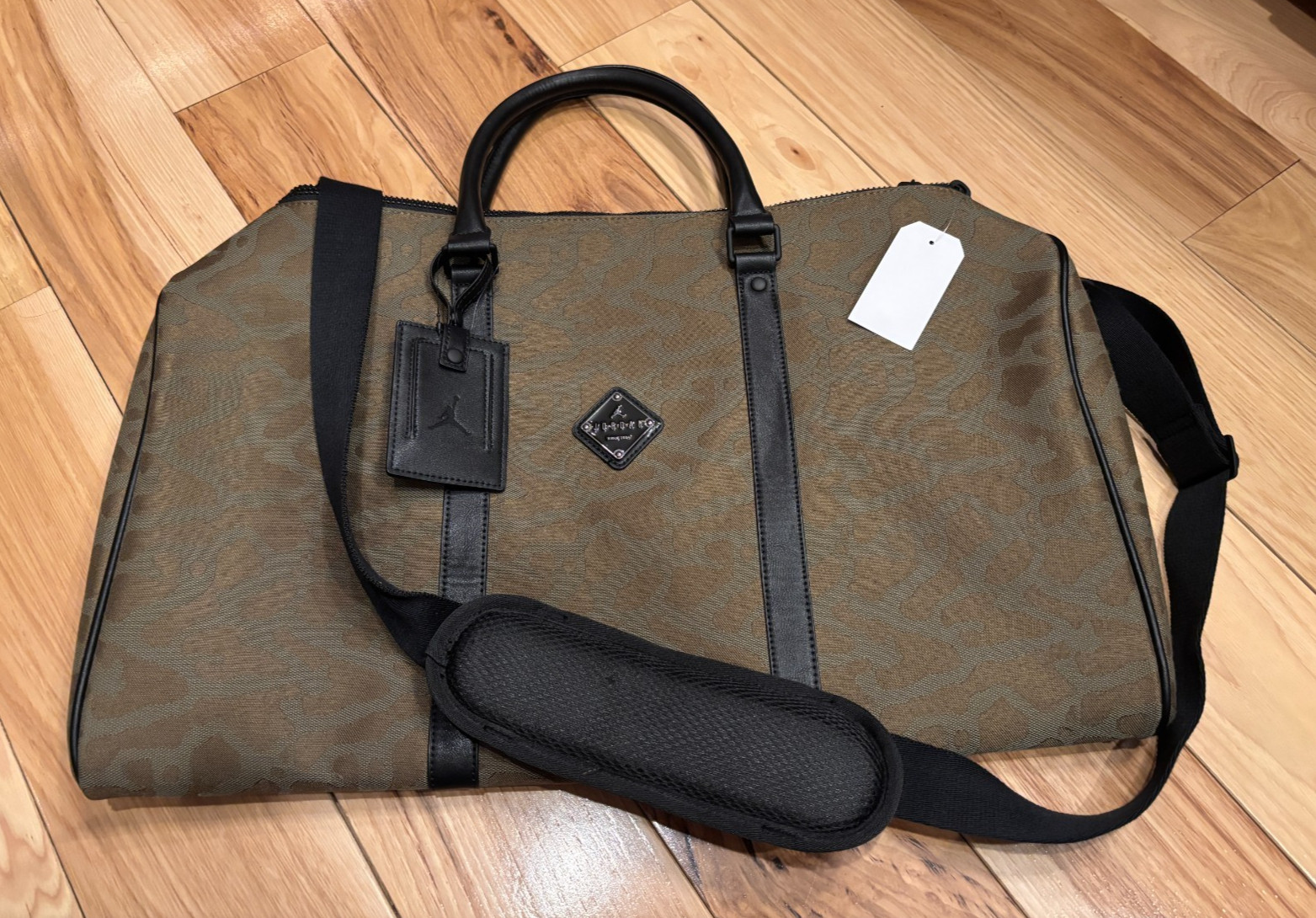 Nike Jordan Icon Duffle Bag (40L) Light Olive Black LM0949 G16 ($150)