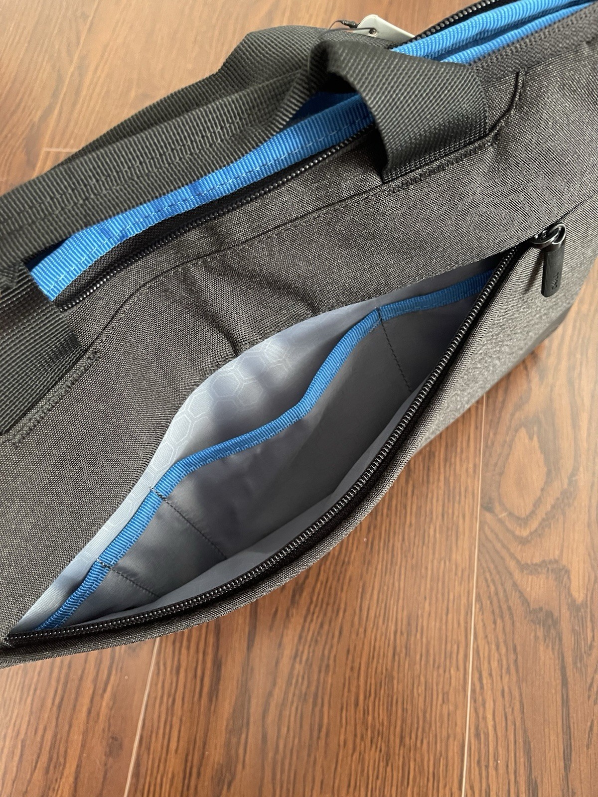 New- Dell Grey and Black Professional Sleeve 14 W/4 Pockets & Padded Sleeve