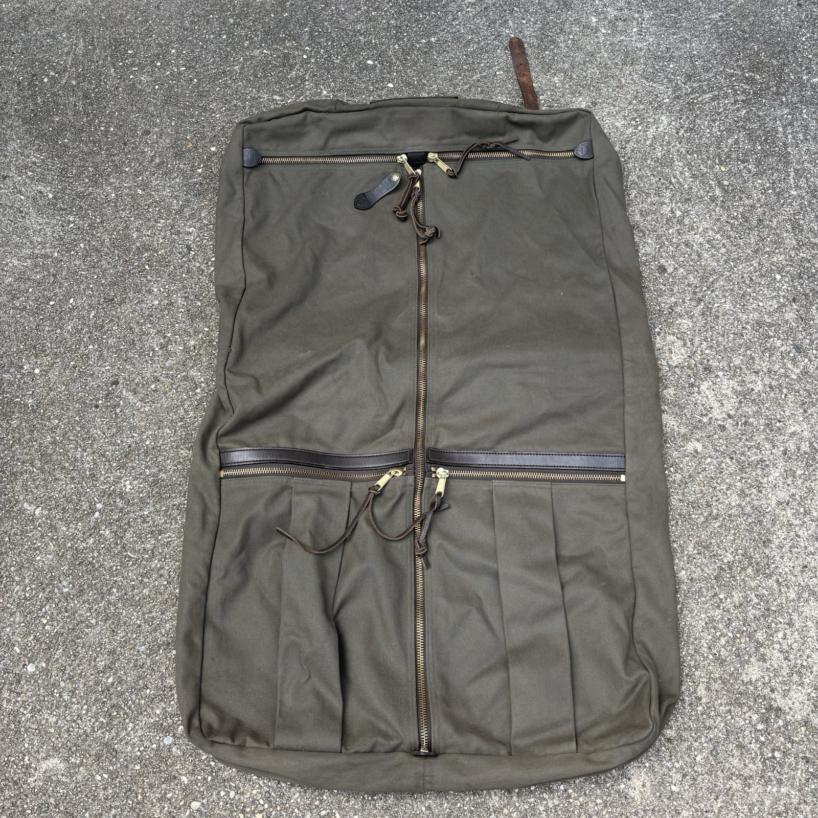 Filson Rugged Twill Garment Bag Otter Green Style 270 Leather USA Suitcase VTG