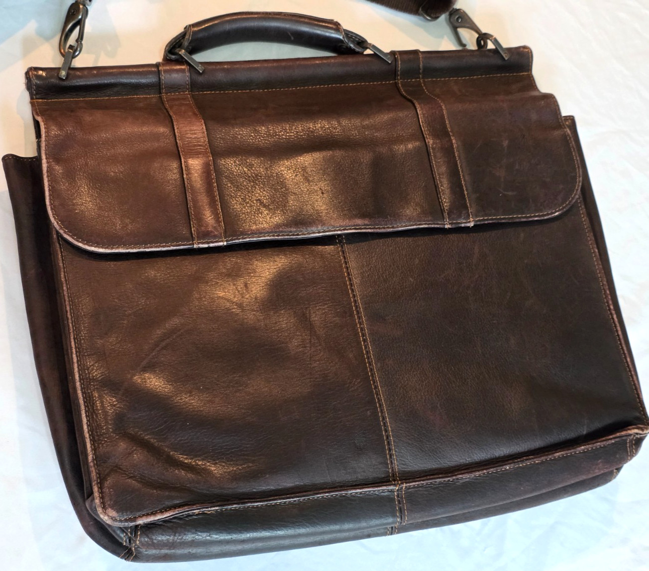Kenneth Cole Reaction #524451 Laptop Shoulder Messenger Bag Brown Leather?