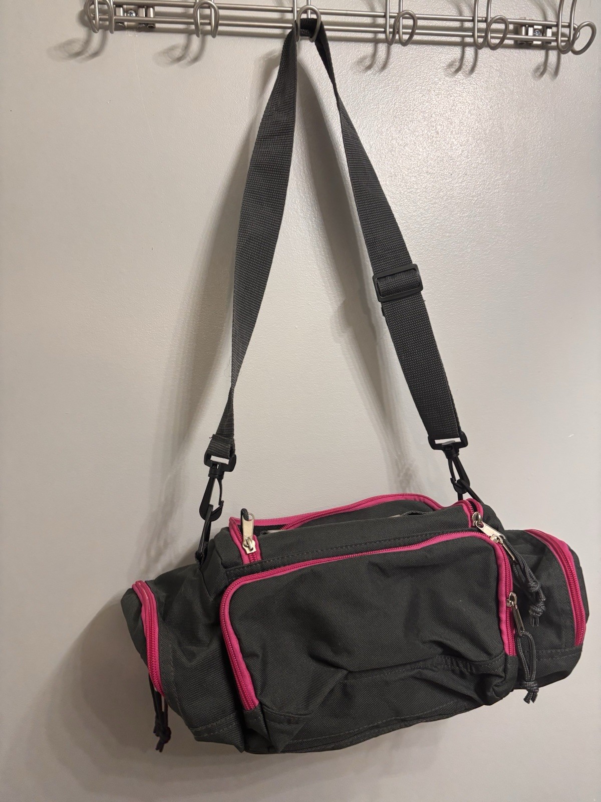 Cabela’s Black Pink Shoulder Duffle Gear Bag Adjustable Strap Multi-Pocket