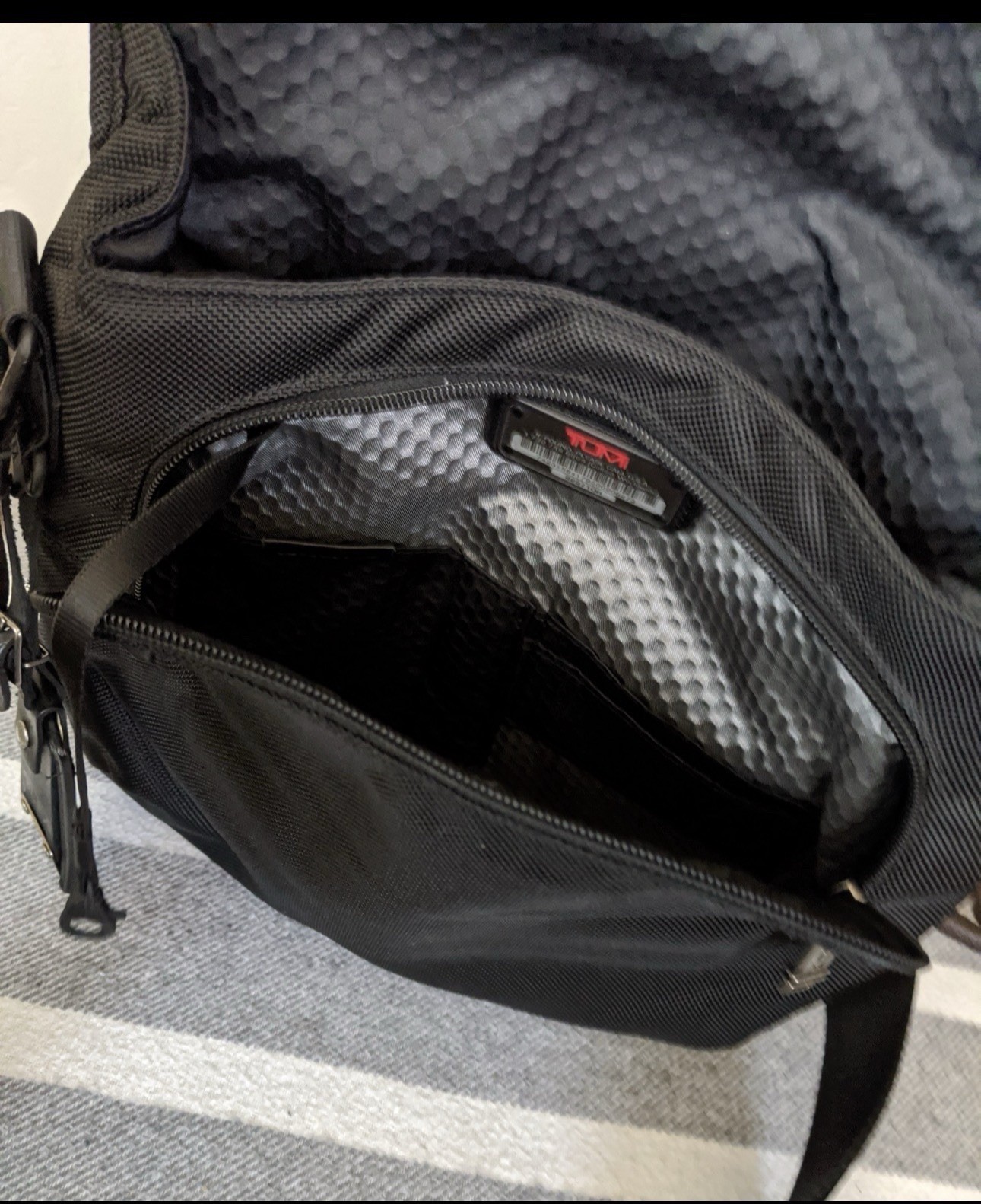 🎒 NEW TUMI Alpha 3 Pocket Bag Small Black Crossbody Shoulder Travel Bag