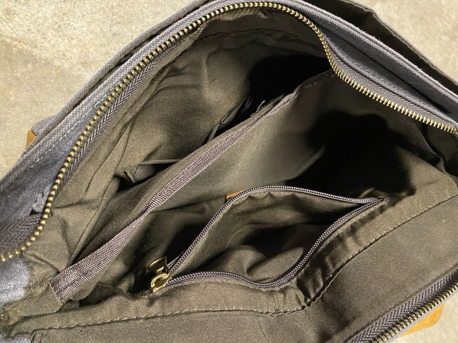 WOWBOX Brown Messenger Bag Adjustable Strap Magnetic Zip Inner Outer Pockets
