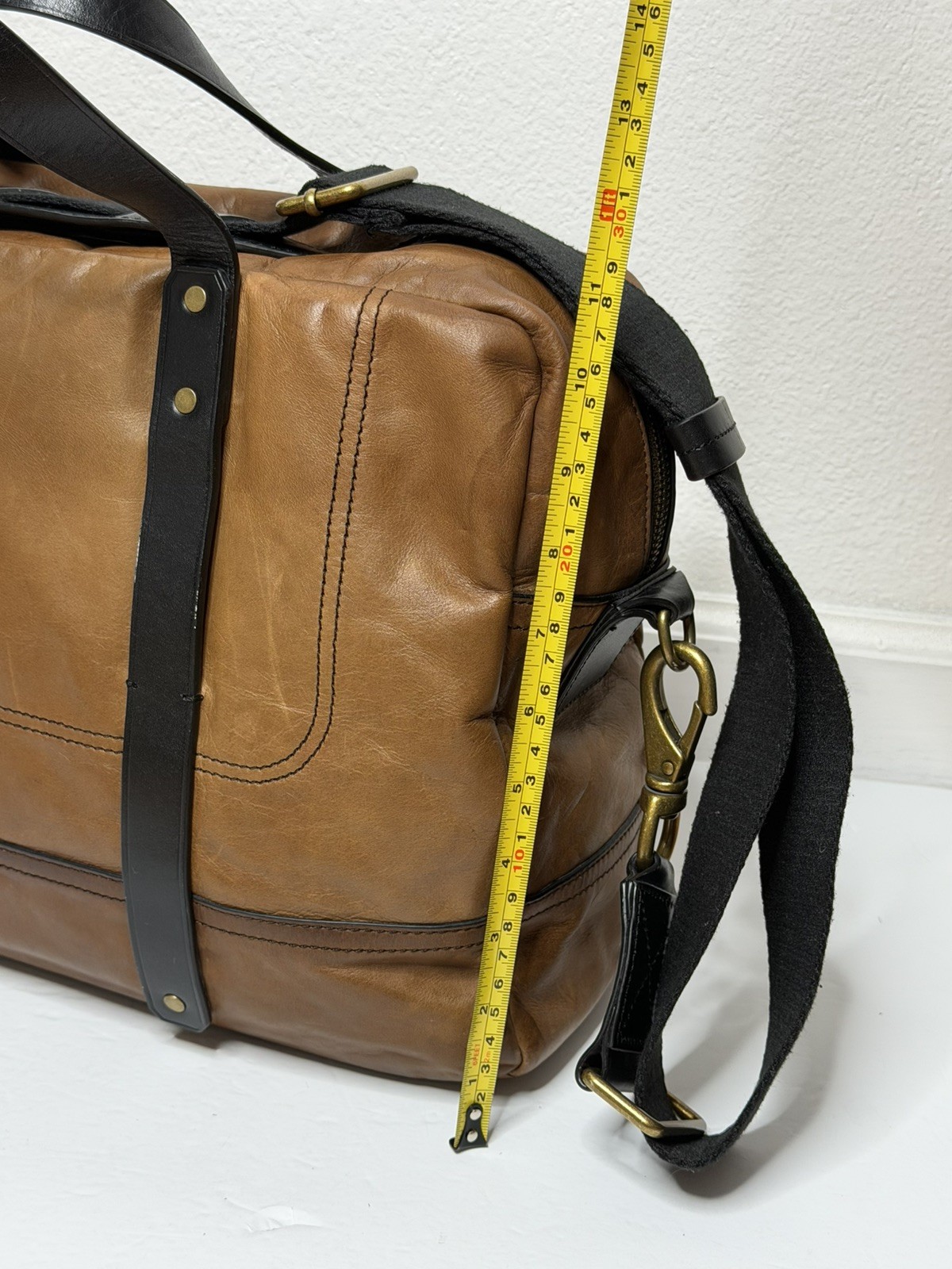 BANANA REPUBLIC Brown / cognac Italian Leather Briefcase Messenger Bag high end