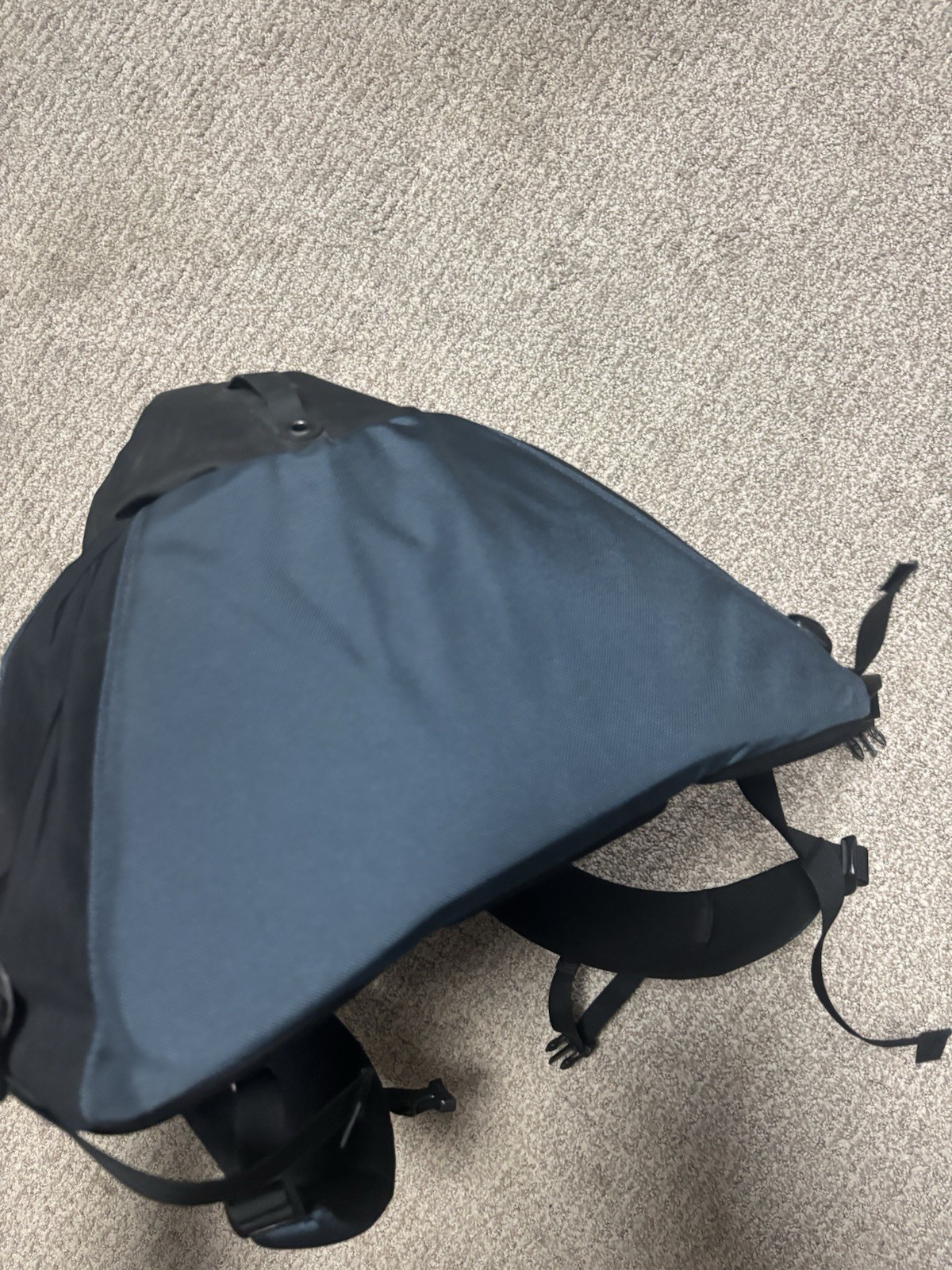 Arc’teryx Arro 22 Backpack Blue and Black Excellent Condition Discontinuedmodel