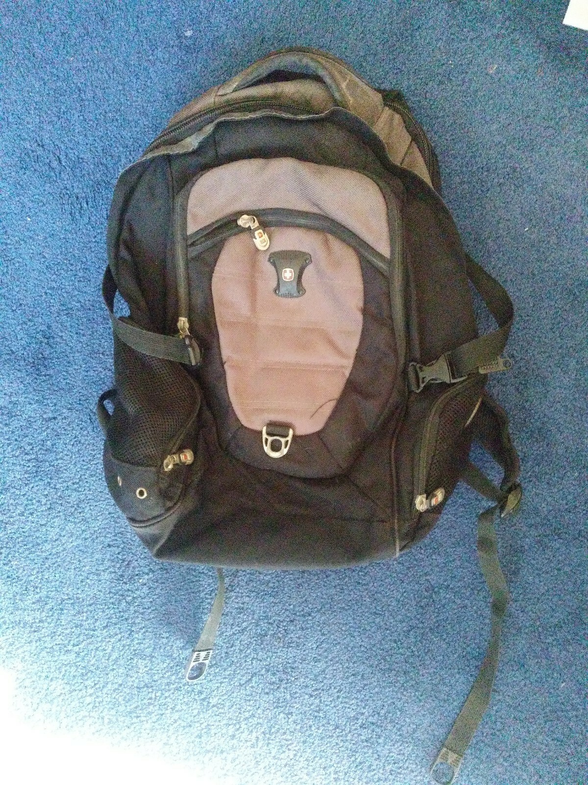 SWISS GEAR AIR FLOW BACKPACK Black and Grey Media & Laptop Pockets Large