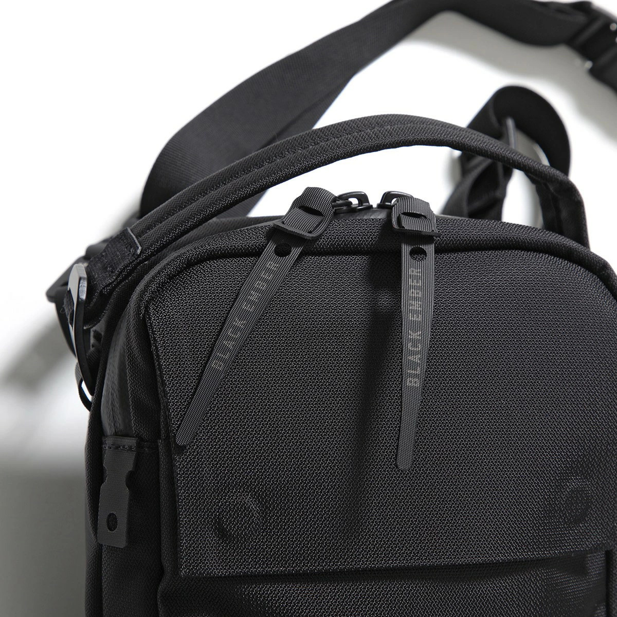 BLACK EMBER Shoulder Bag 090000 Kompak Men Nylon Bag with Key Jet-Black 7220033B