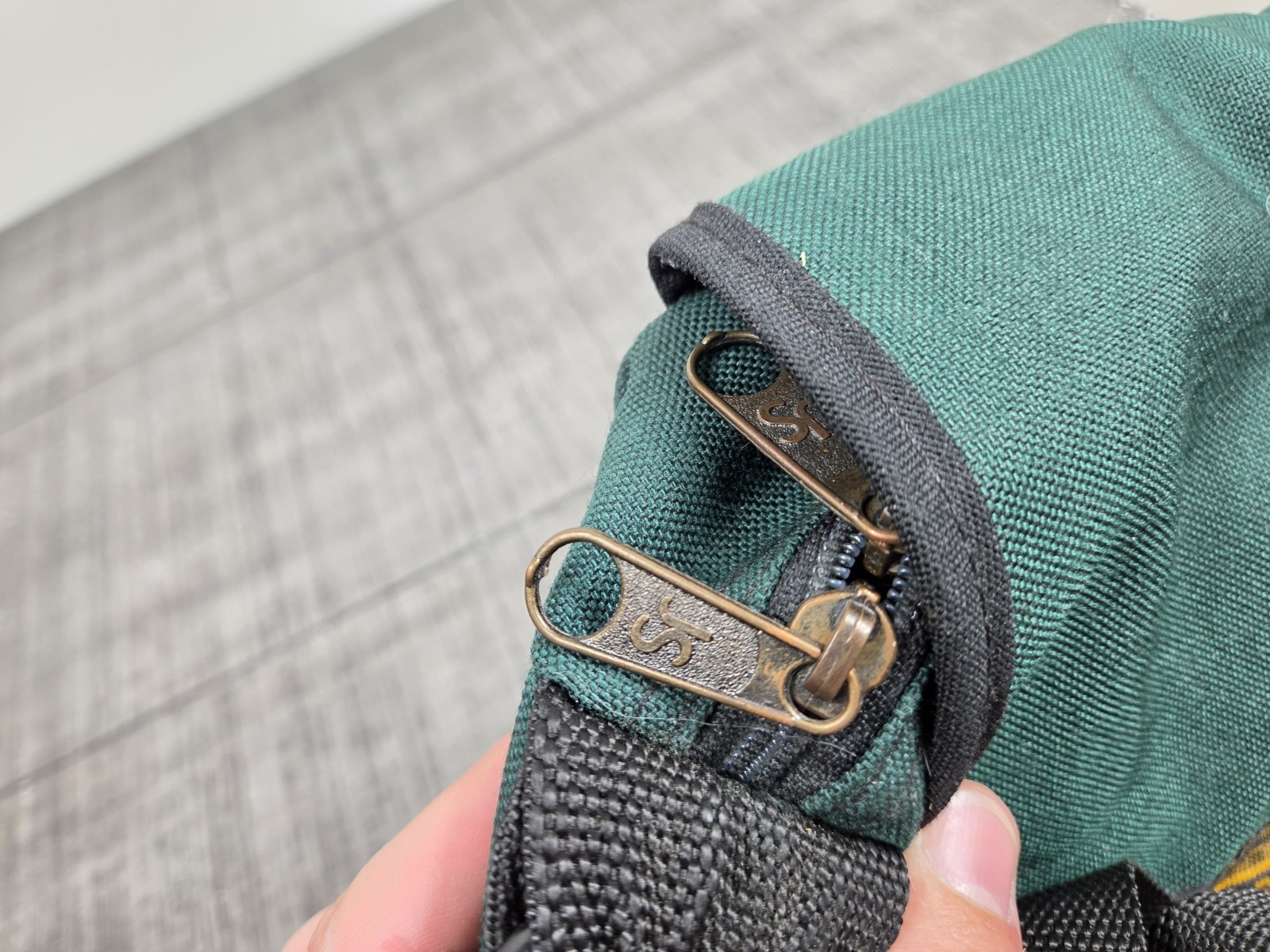 Vtg Jansport Messenger Laptop Bag Shoulder Strap Green w/Design Made In USA Y2K