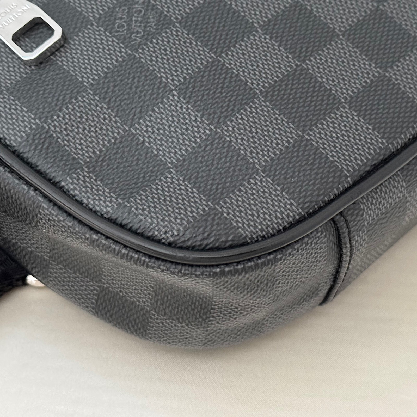 LOUIS VUITTON N41289 Ambler Damier Graphite Canvas Sling Bum Body Bag MB0186