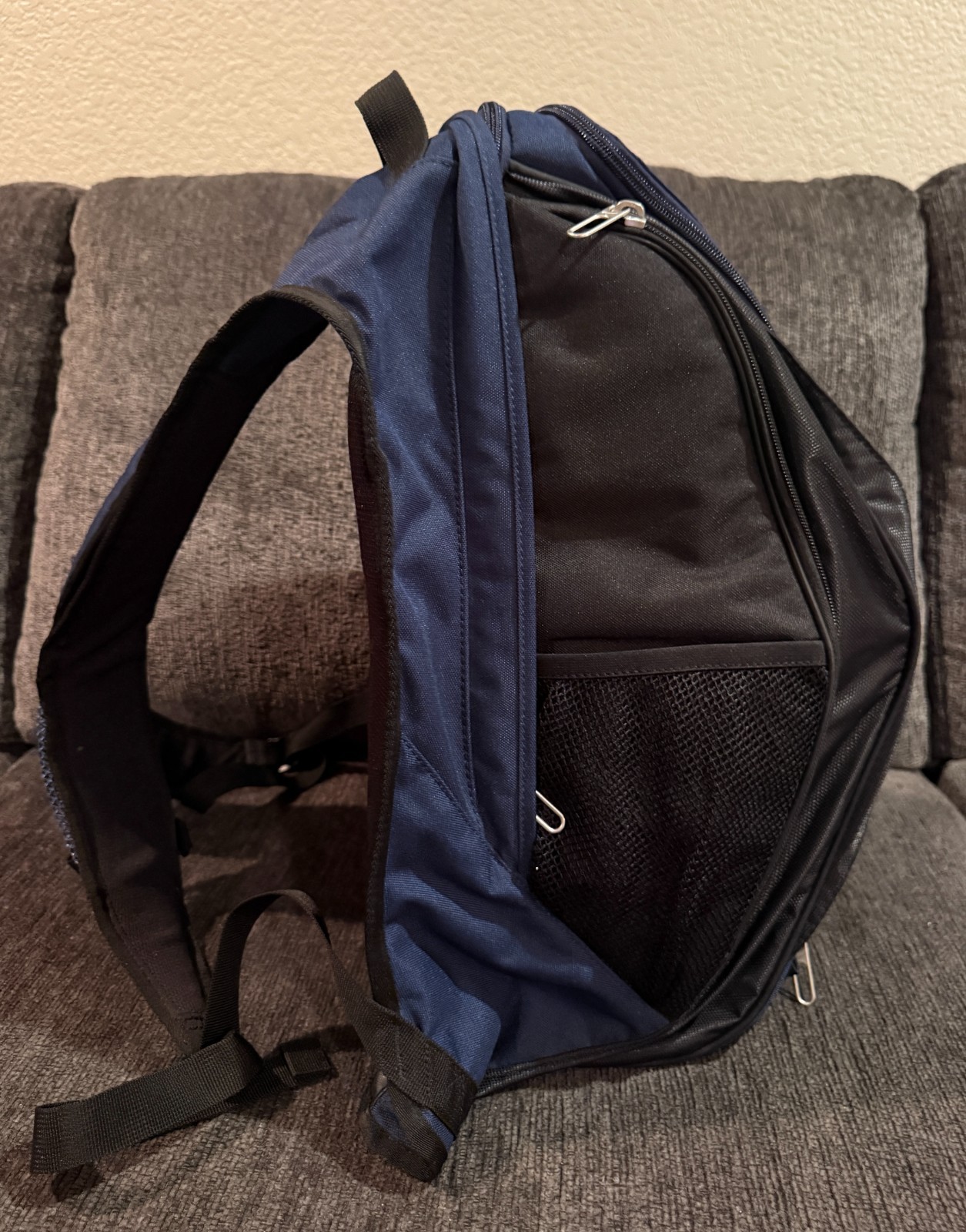 Nike SWOOSH Backpack Black Navy RN 56323 LOTS OF SPACE Pockets