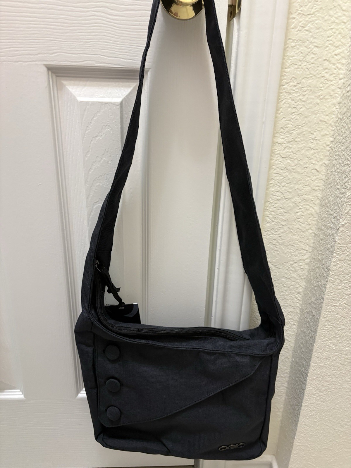 OGIO Black Medium Messenger Bag Adjustable Shoulder Strap Zip/Button Casual