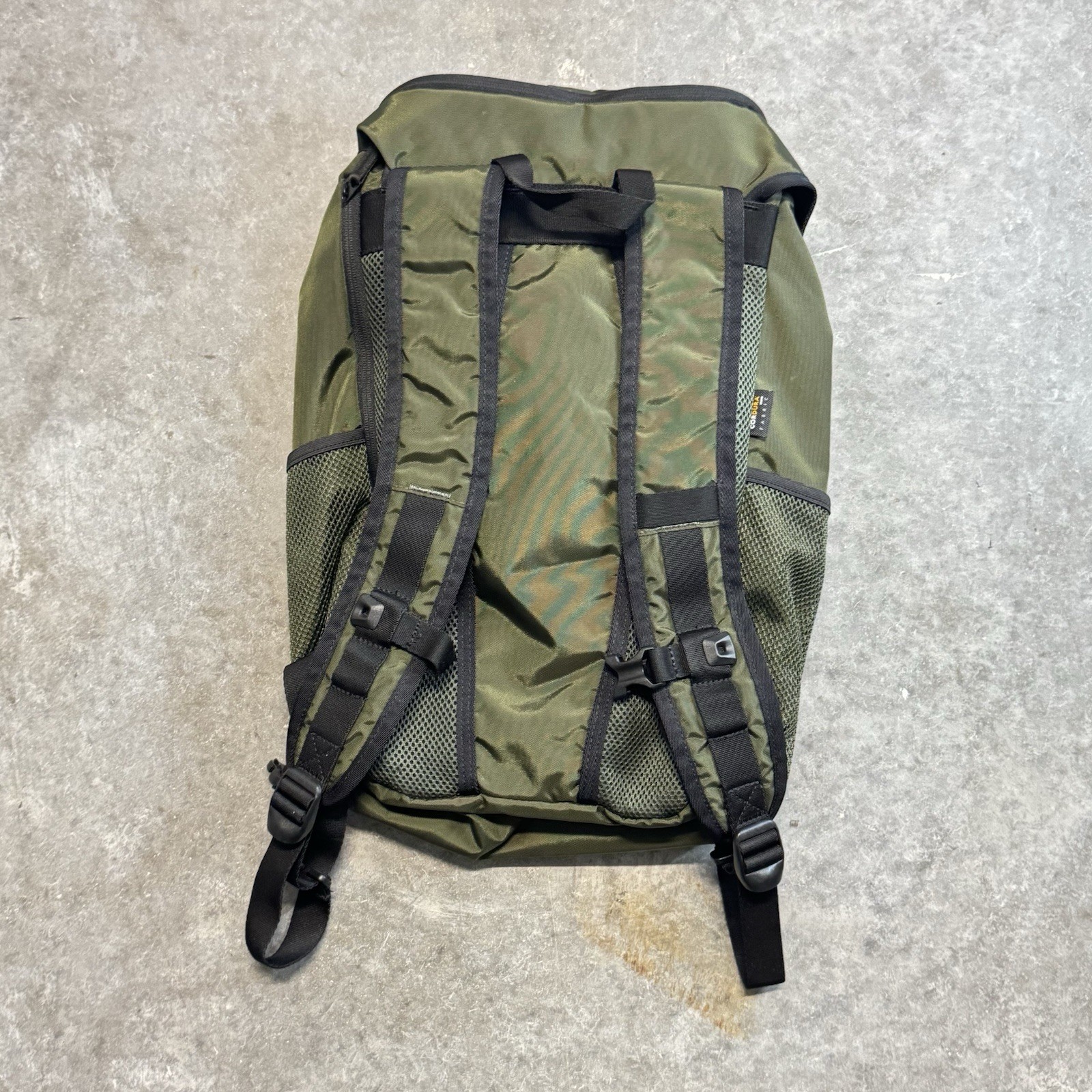 Oakley Clean Days Backpack Dark Brush Green 22L 100% Recycled Nylon