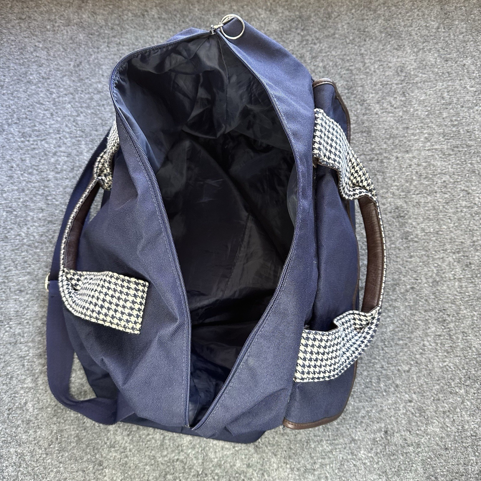 Vintage Tommy Hilfiger Medium Gym Duffle Bag 20”x12”x 7.5” Blue Leather Straps
