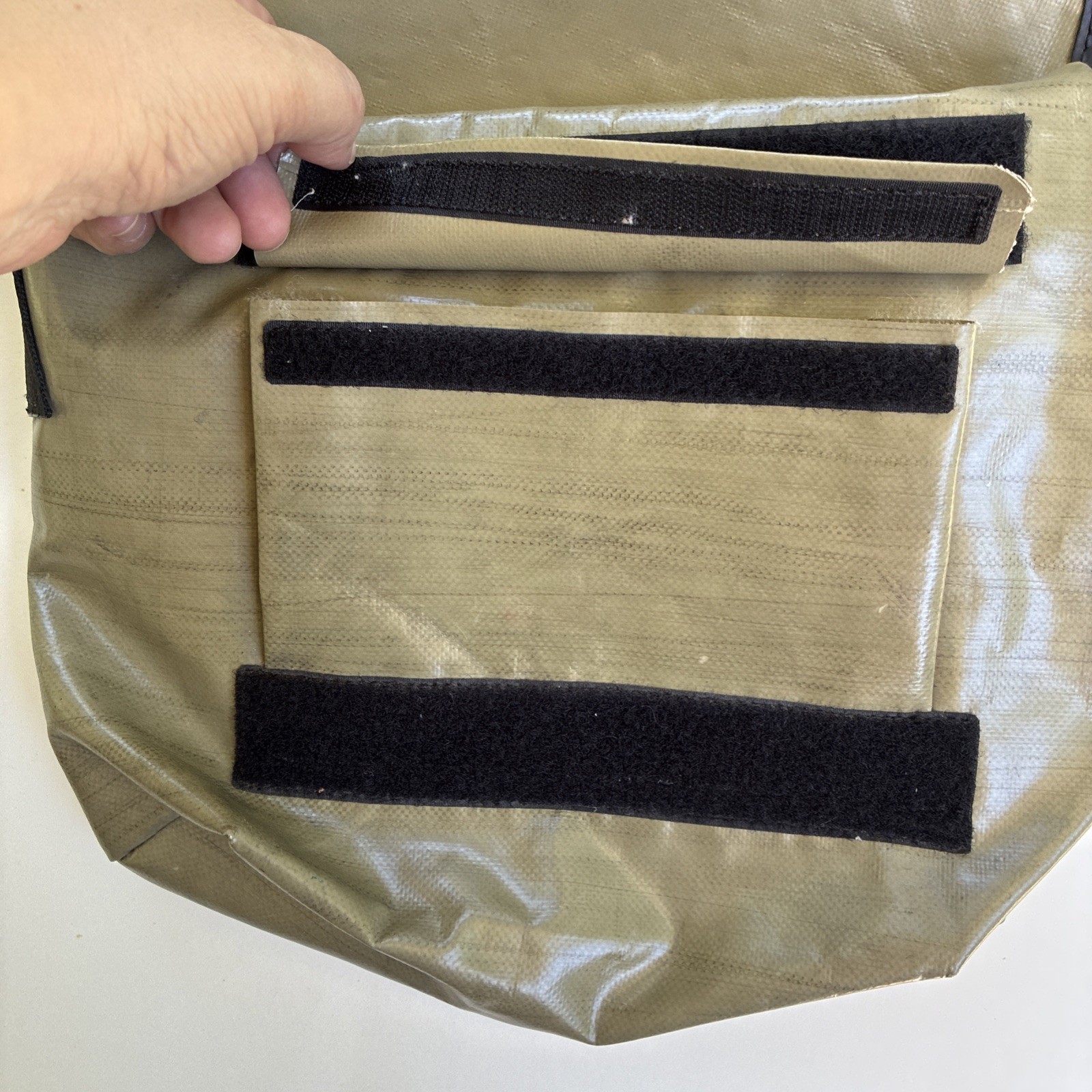 FREITAG Messenger Man Bag Beige G5.1 Greige Red Adjustable Strap Dragnet 12 x 10