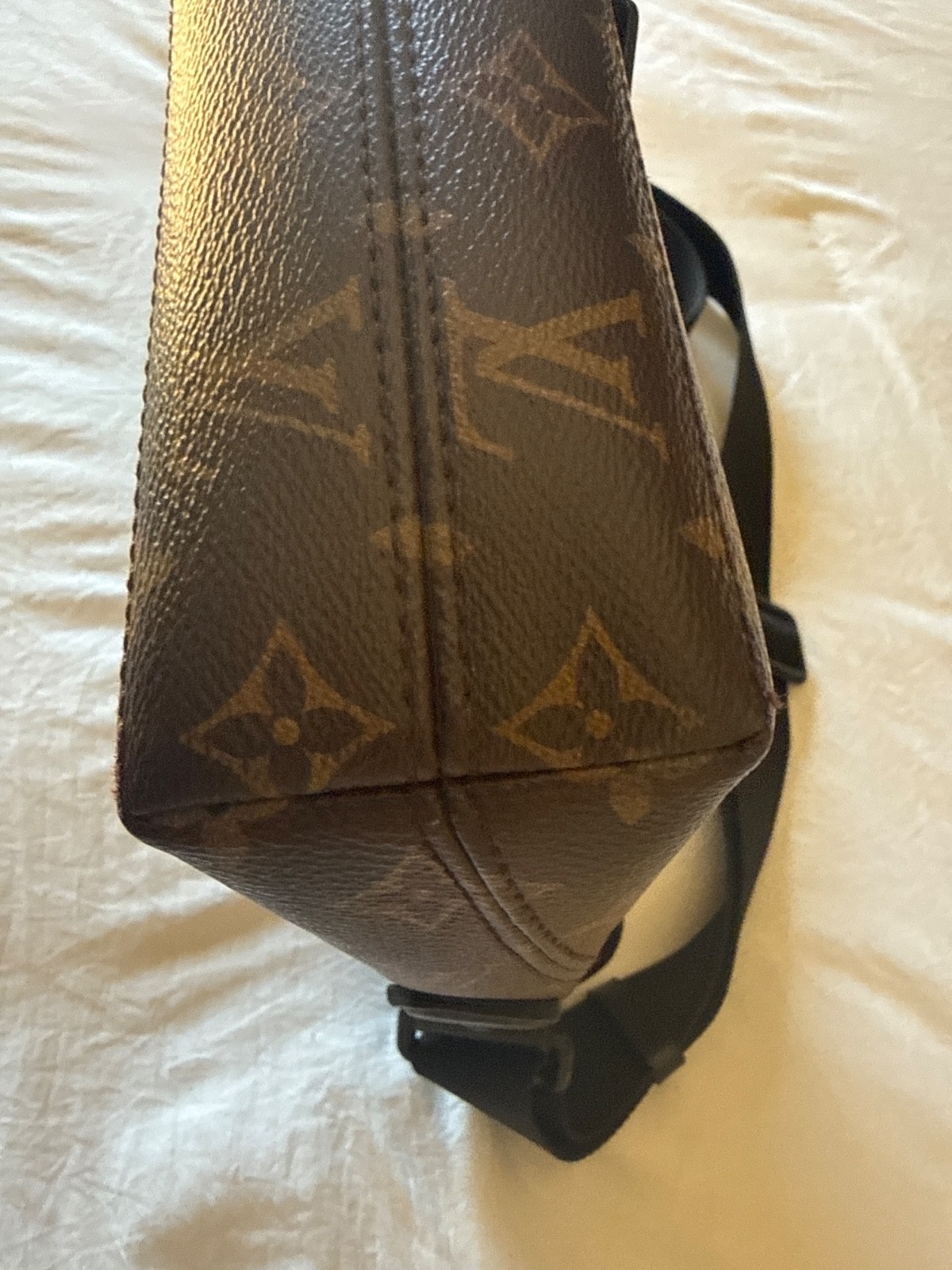 RDC15333 LOUIS VUITTON Brown Monogram Macassar Magnetic Messenger Bag