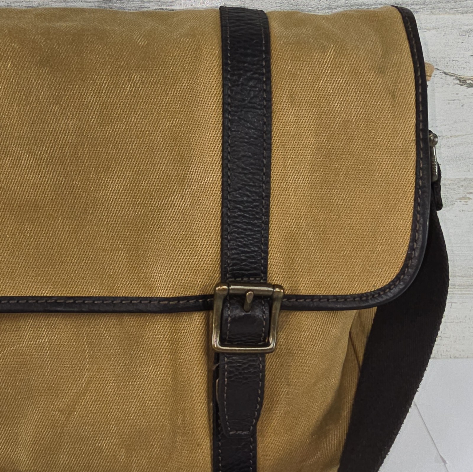 FOSSIL Tan Brown Messenger Bag Buckle Zip Snap Adjustable Strap Pockets *STAINS*