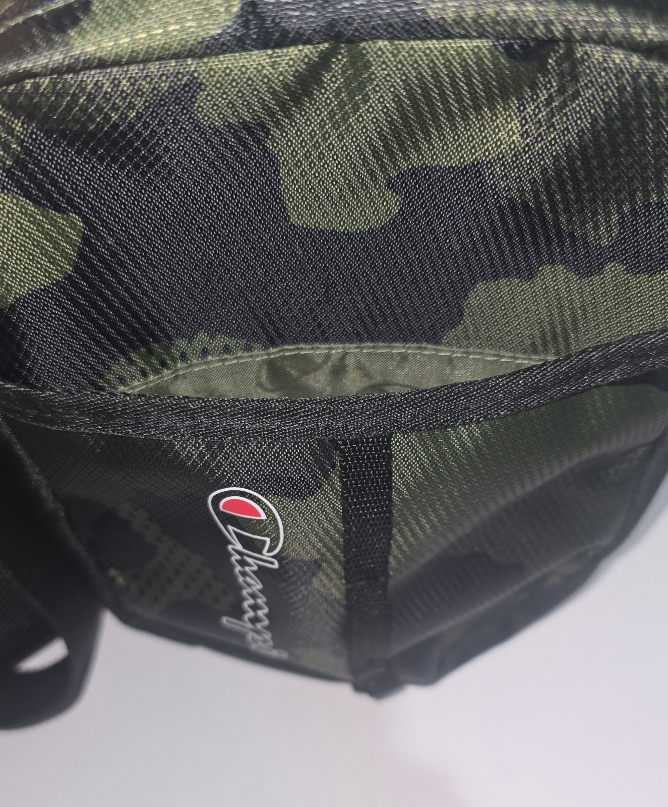 Champion Center Crossbody Bag Script Logo Green/Black ONE Size Unisex Camo