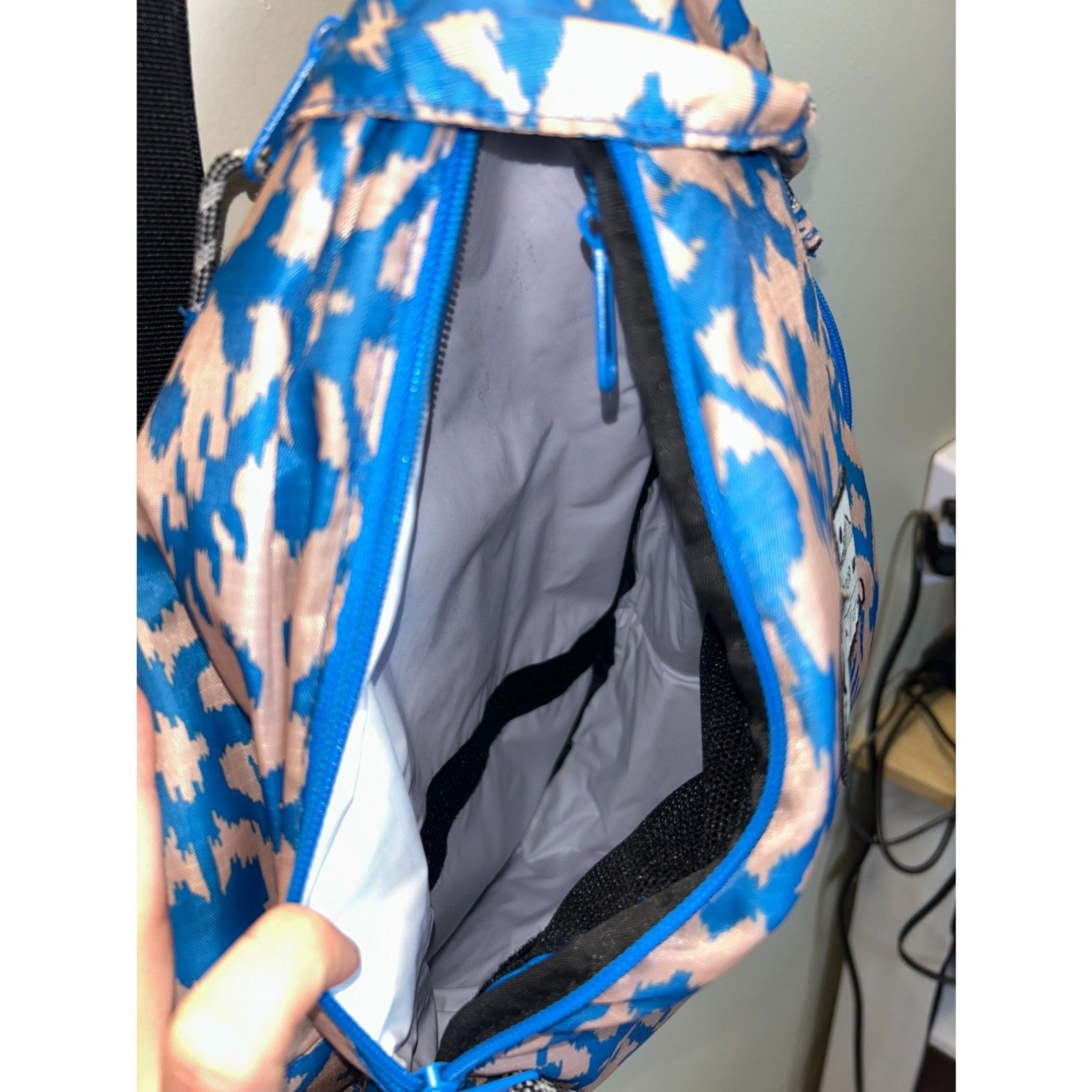 Kavu Men’s Blue Multicolor Rope Sling back Swim Canvas Shoulder Bag EUC