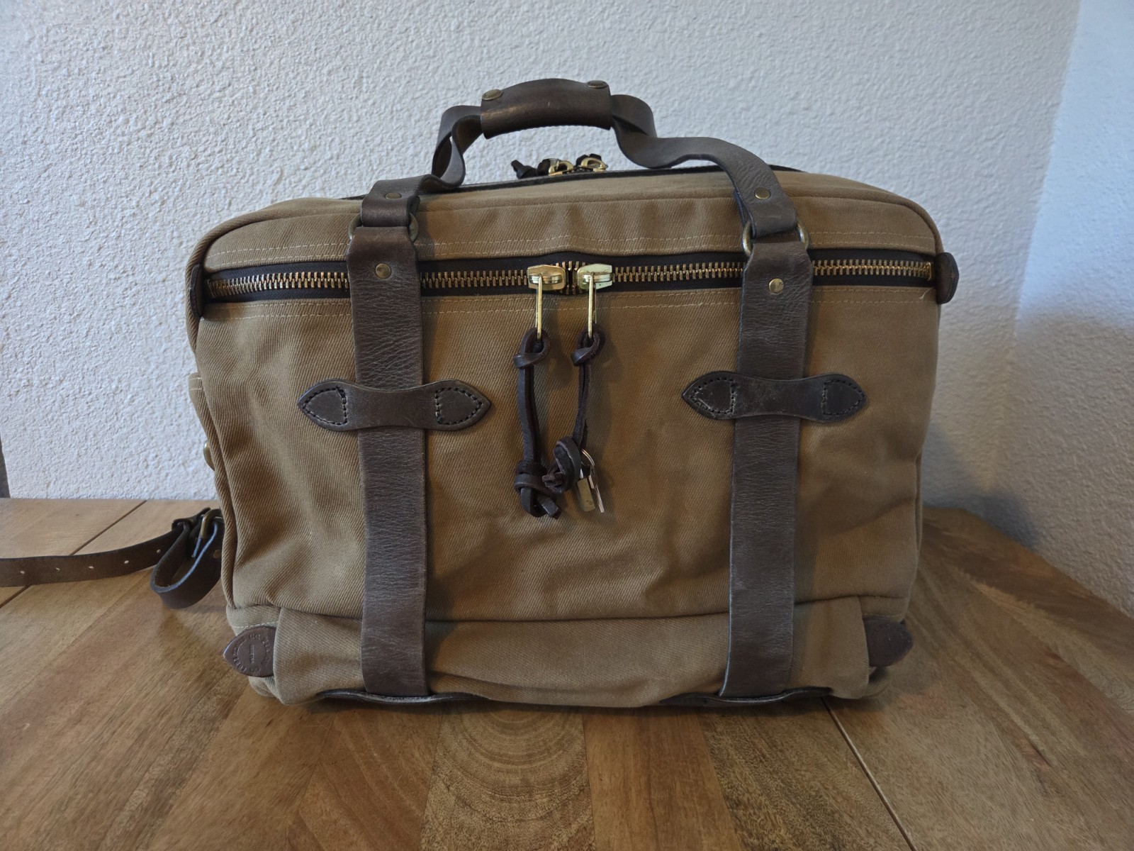 Filson Medium Rugged Twill Outfitter Bag | NWOT | Talon Era | Tan | Made in USA
