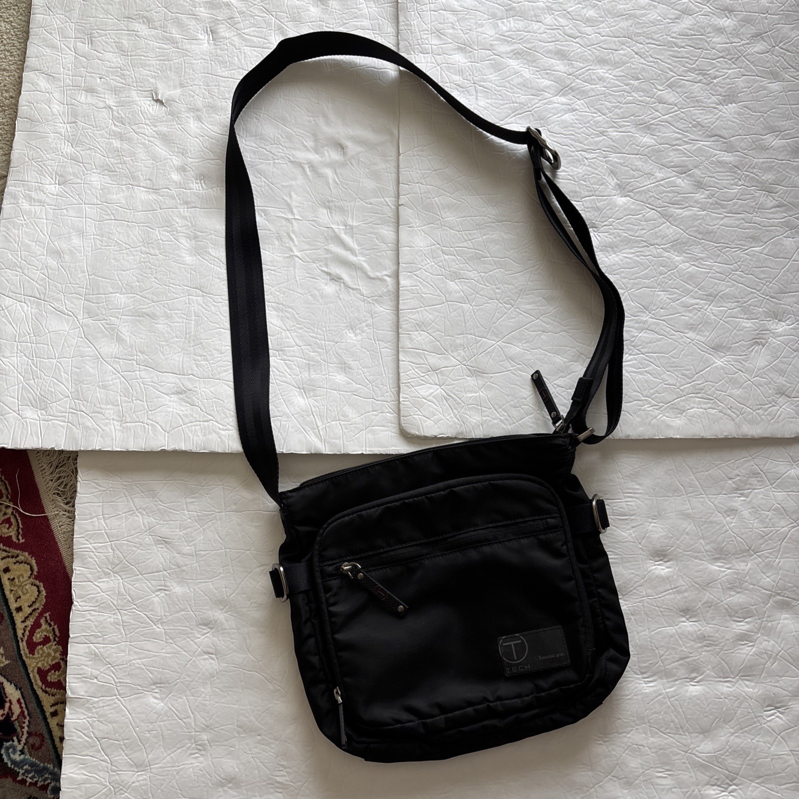 Tumi 57502D T-Tech Essential Gear Black Nylon Crossbody Messenger Bag Unisex