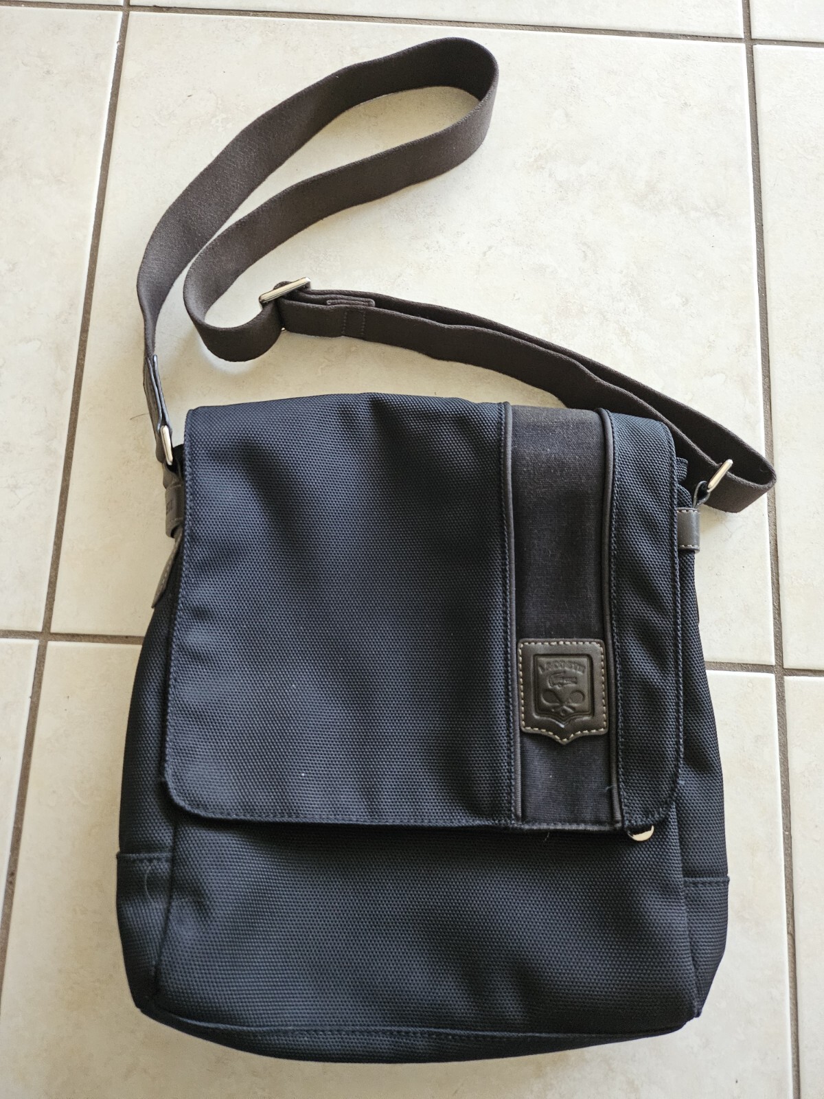 LACOSTE VTG Messenger Laptop Crossbody Bag 10.5x13x3 Inch Nylon Canvas.