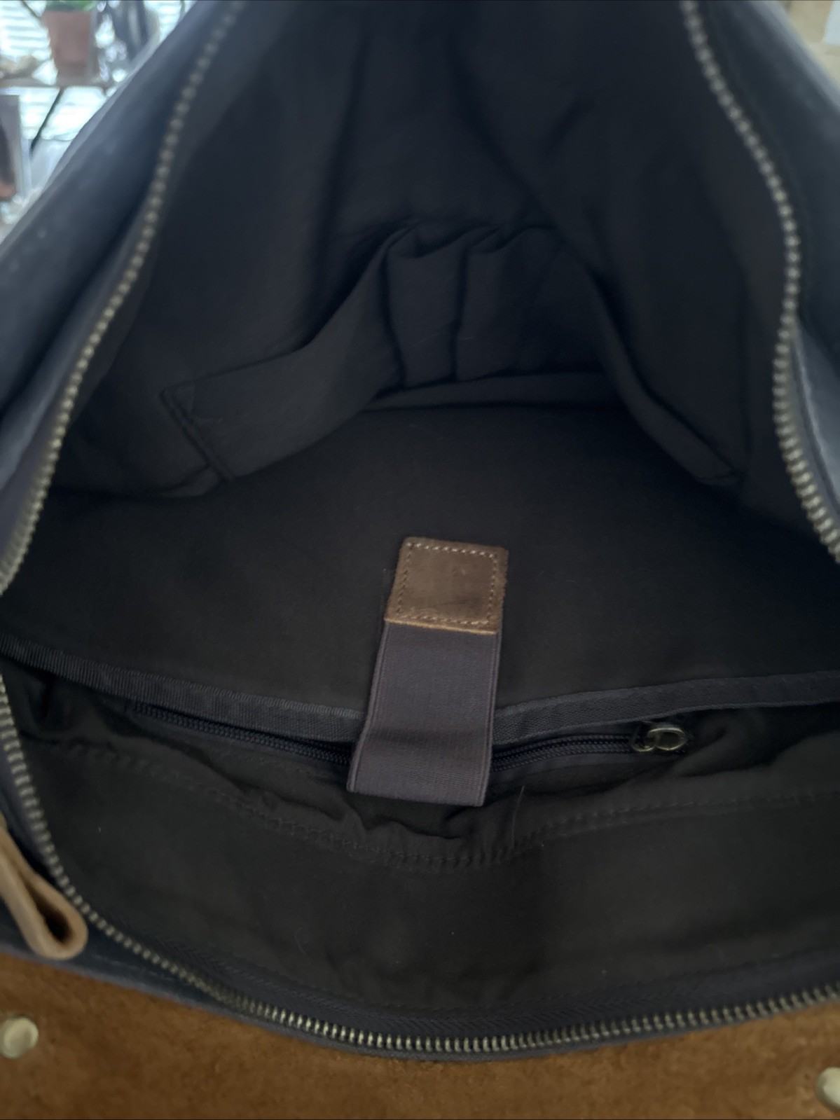 WOWBOX Brown Messenger Bag Adjustable Strap Magnetic Zip Inner Outer Pockets