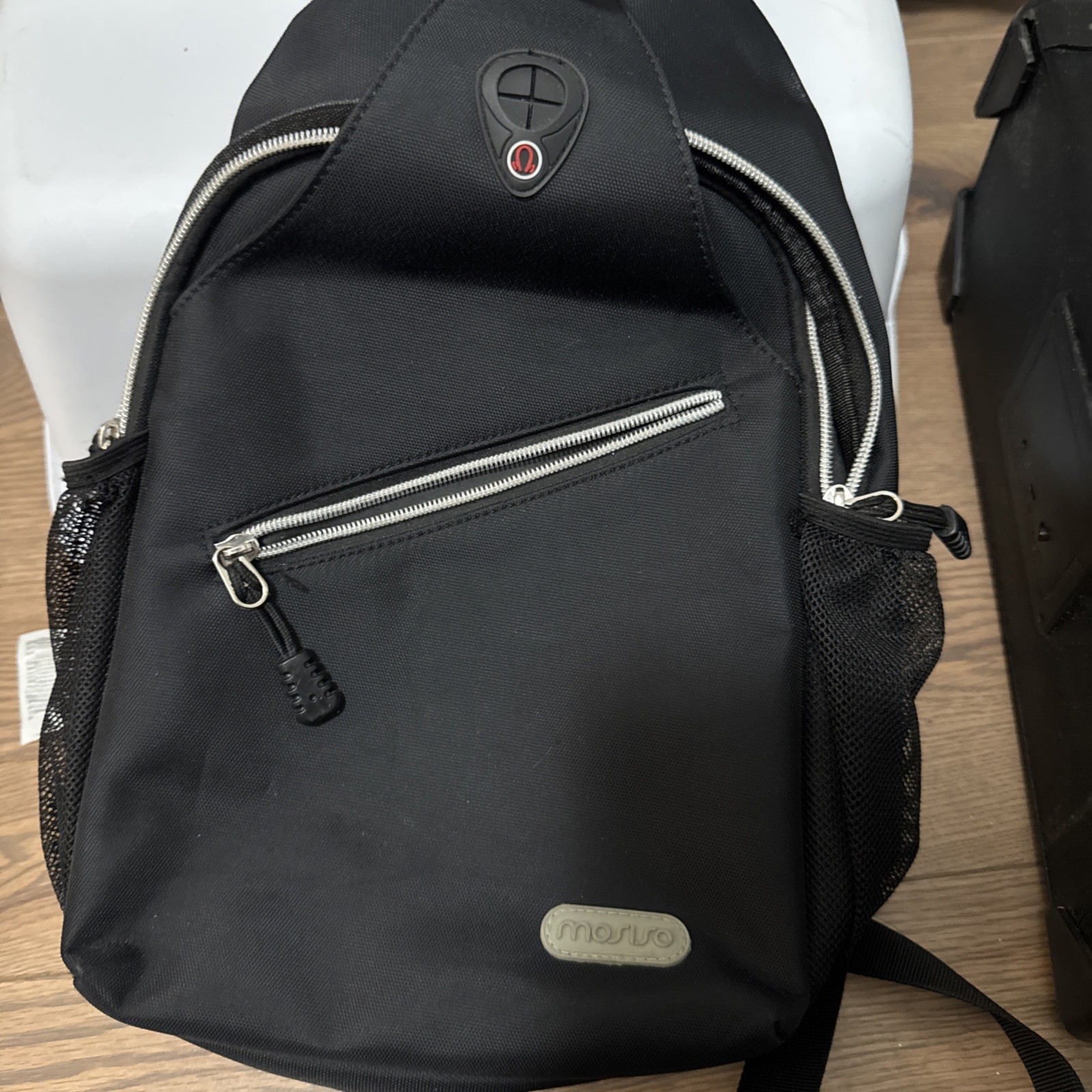 Mosiso Black Mini Sling Shoulder Bag 12-in x 9.5-in x 2.5-in Headphone Opening