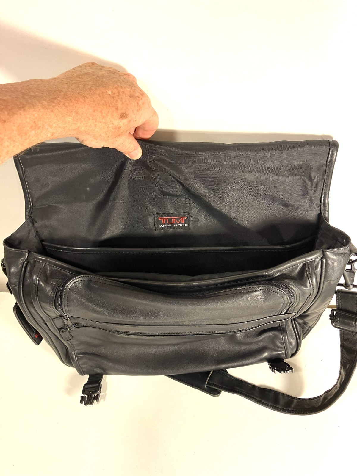 TUMI Black Leather Laptop Briefcase. 13″. Very Nice!