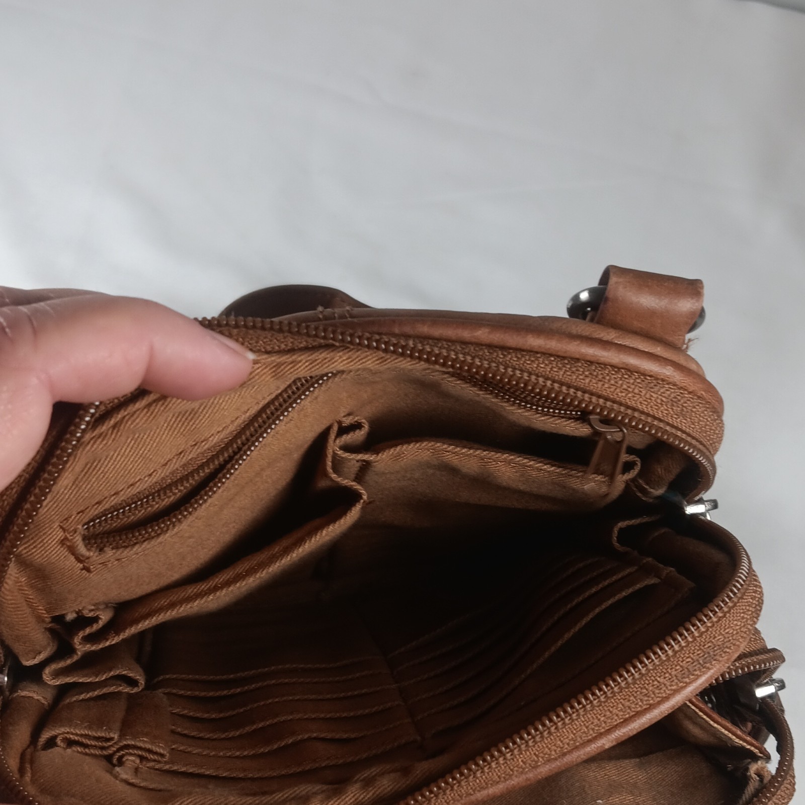 Fossil Brown Crossbody Bag Zip Closure Adjustable Strap Multi-Zip Compartments