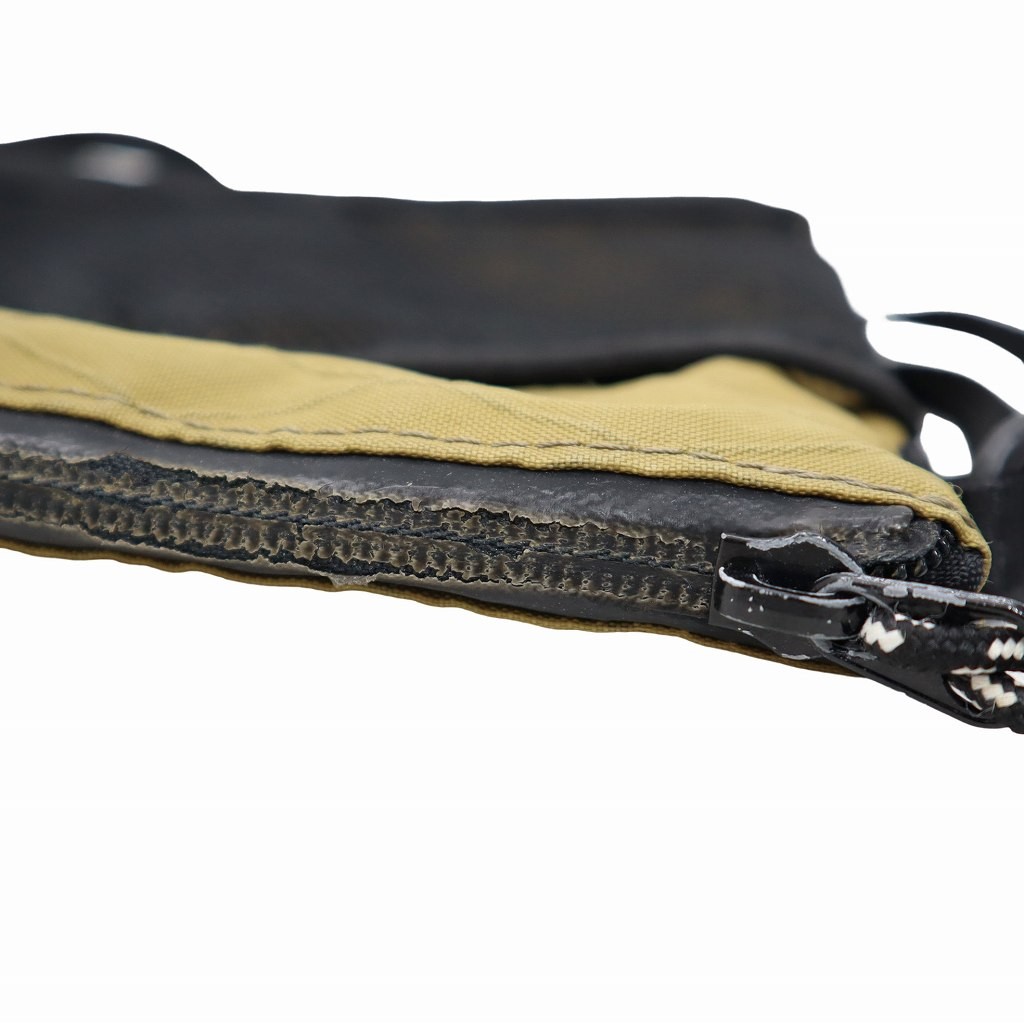 WILDTHINGS X-PAC Sacoche Shoulder Bag Beige/Black AB Used 20.5cm x 25.5cm