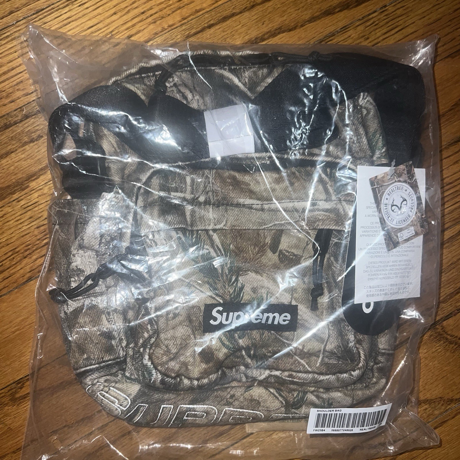 In-Hand Supreme Denim Shoulder Bag FW25 Real Tree Camo Size: One Size