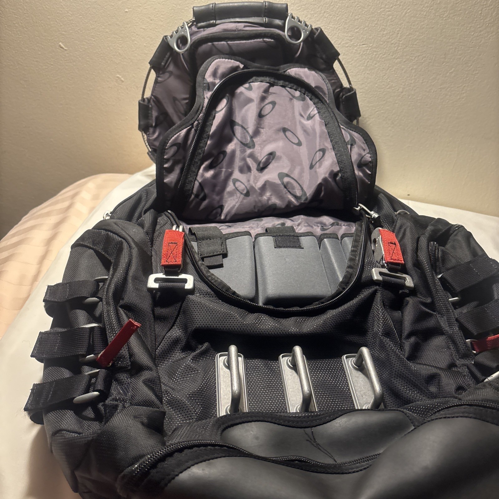 Oakley Tactical Field Gear Men’s Backpack Stock No 20-Sy242-B