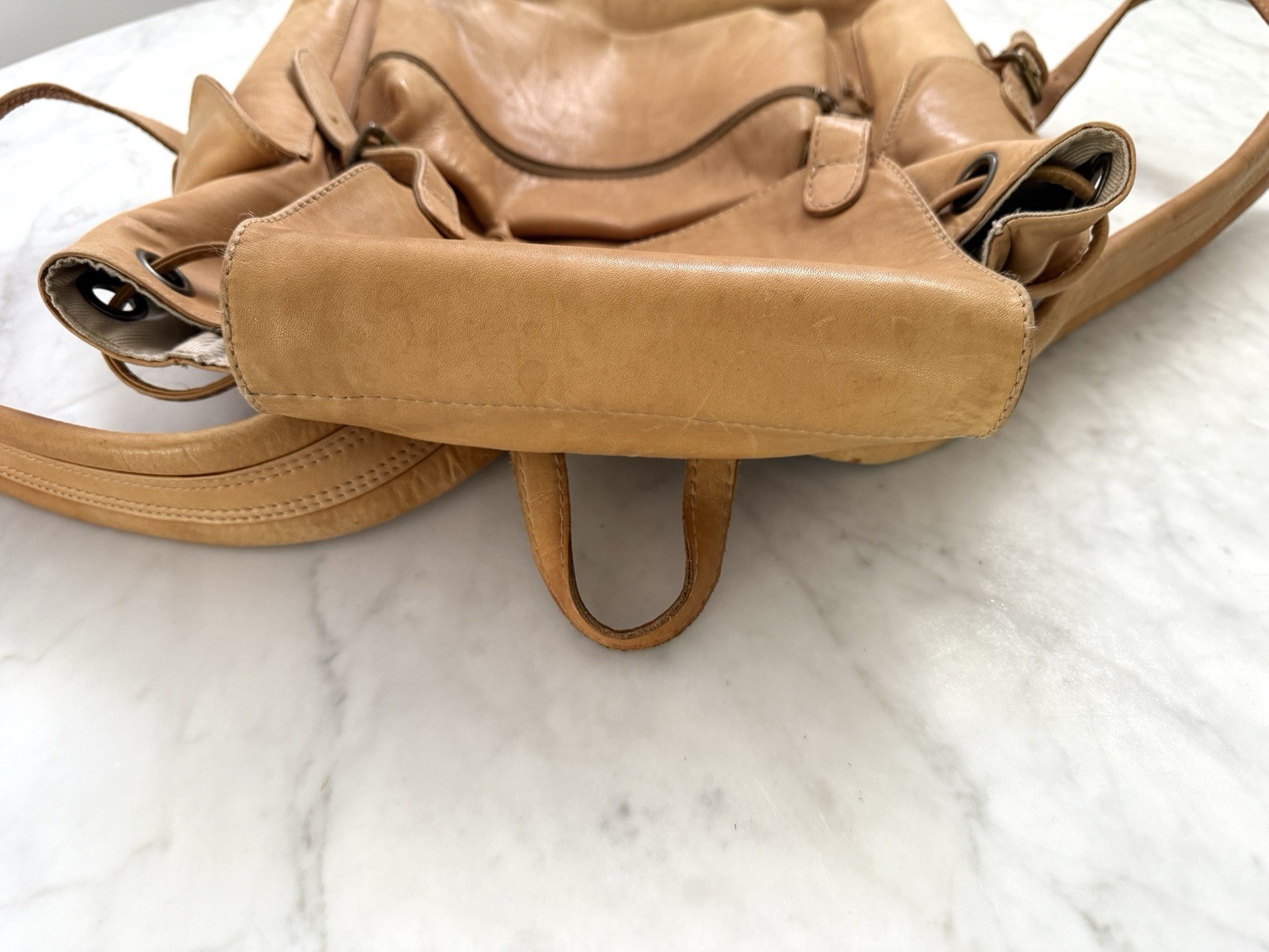 Vintage ELLINGTON Authentic Camel Color Leather Large Backpack – Distressed