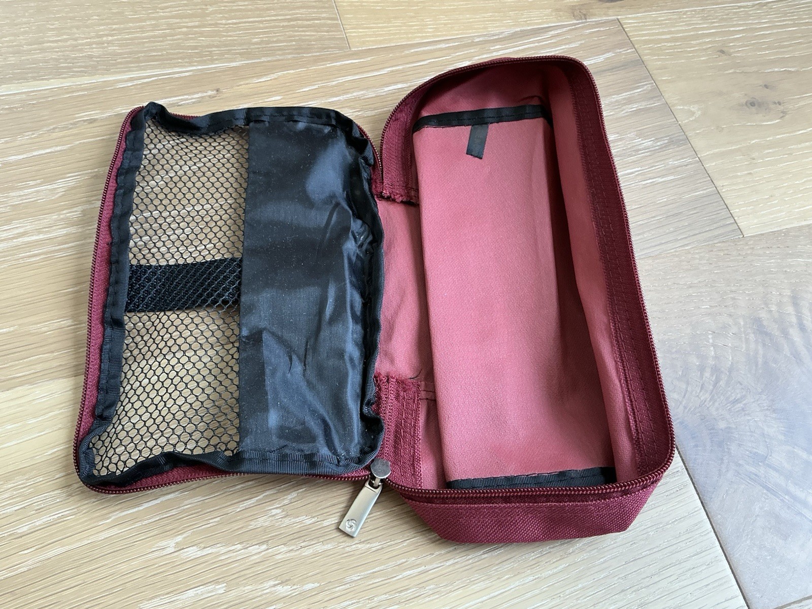 SAMSONITE TOILETRY BAG MAKEUP TRAVEL JEWELRY Burgundy Red ZIP BAG MESH POUCH