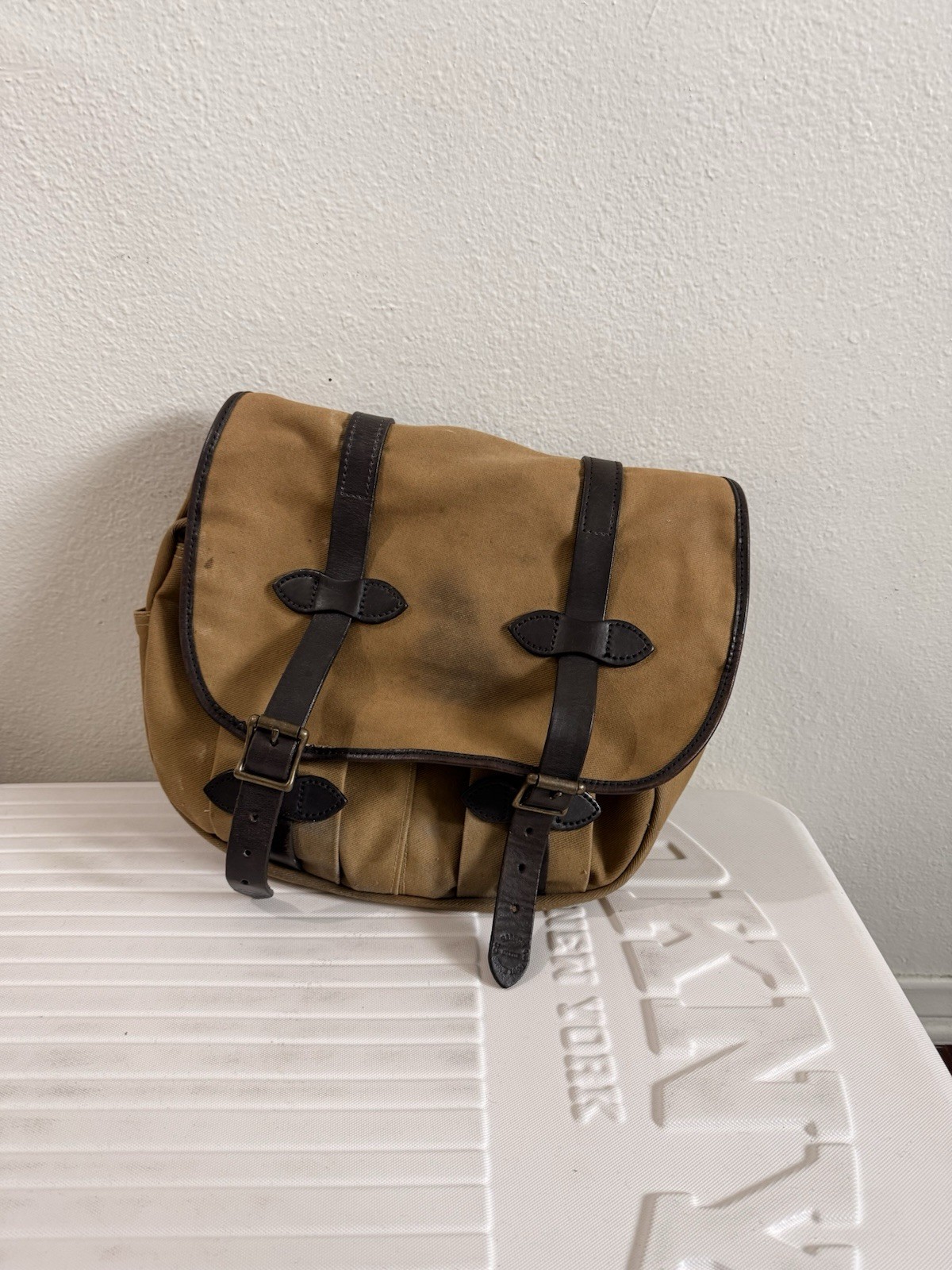 Filson Medium Rugged Twill Field Bag Tan