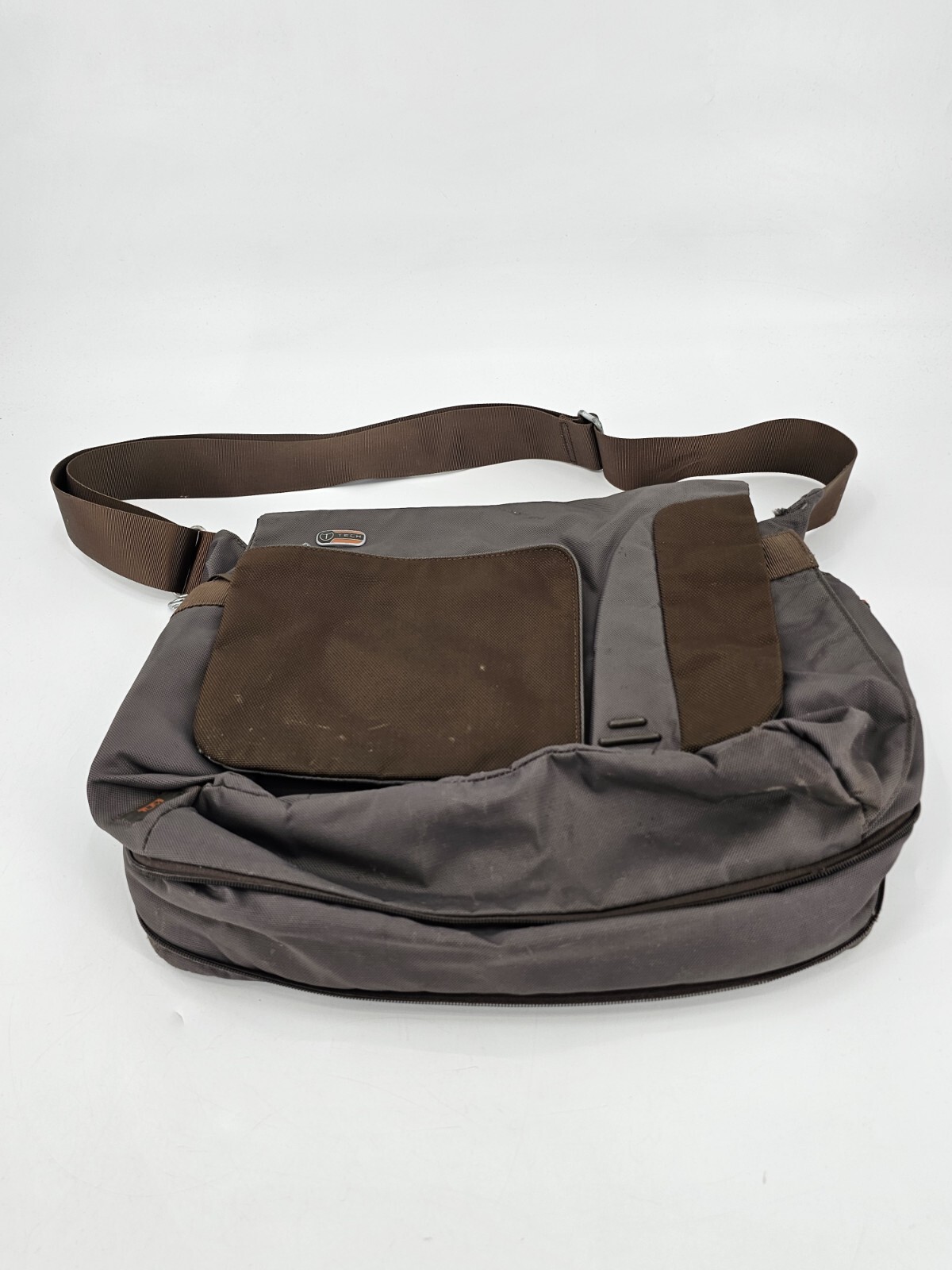 Tumi T-Tech Essential Gear Black Laptop Messenger Bag – Preowned