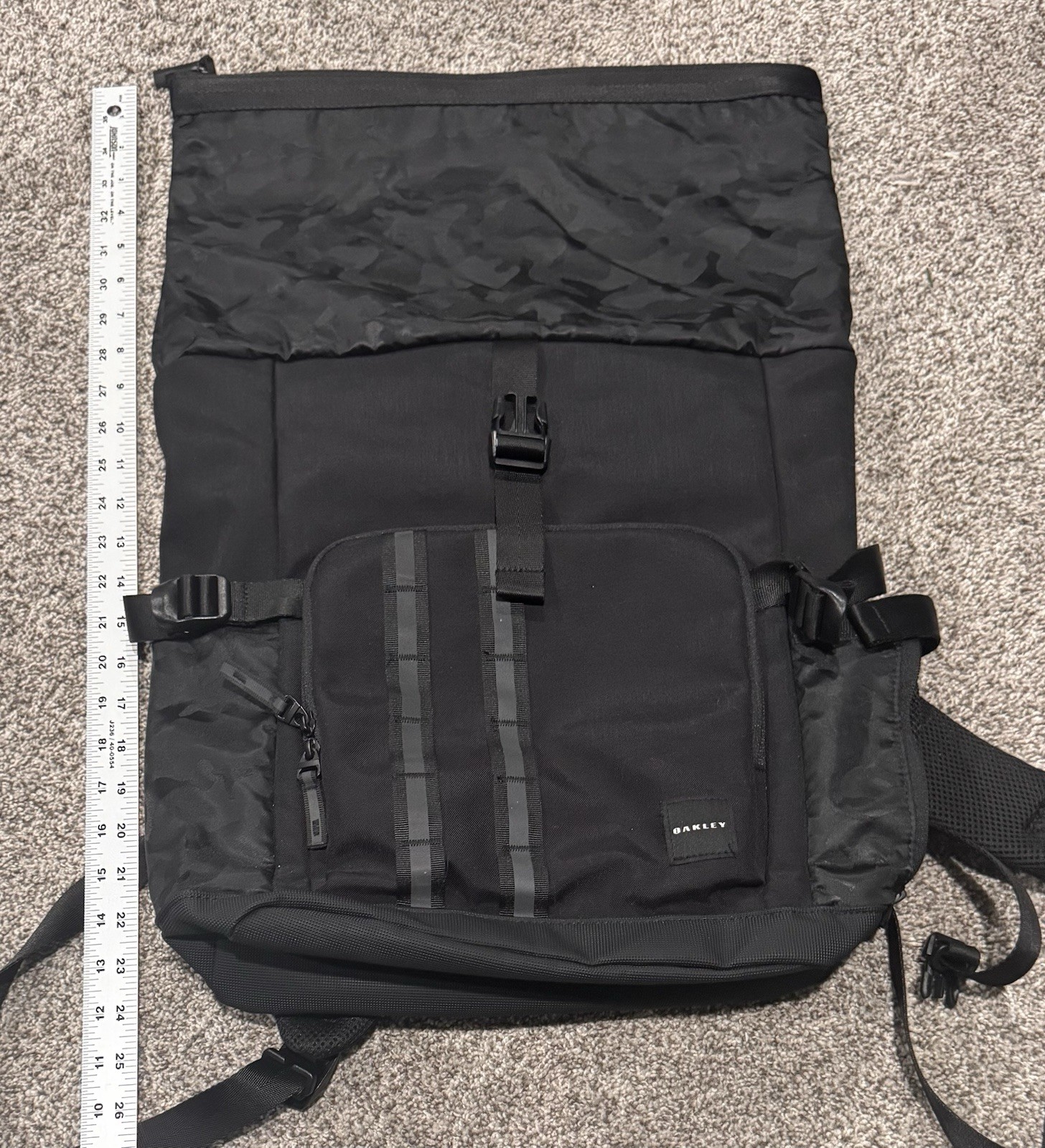 Oakley Utility Roll Top Backpack 921420-02E Black & Camo Camouflage